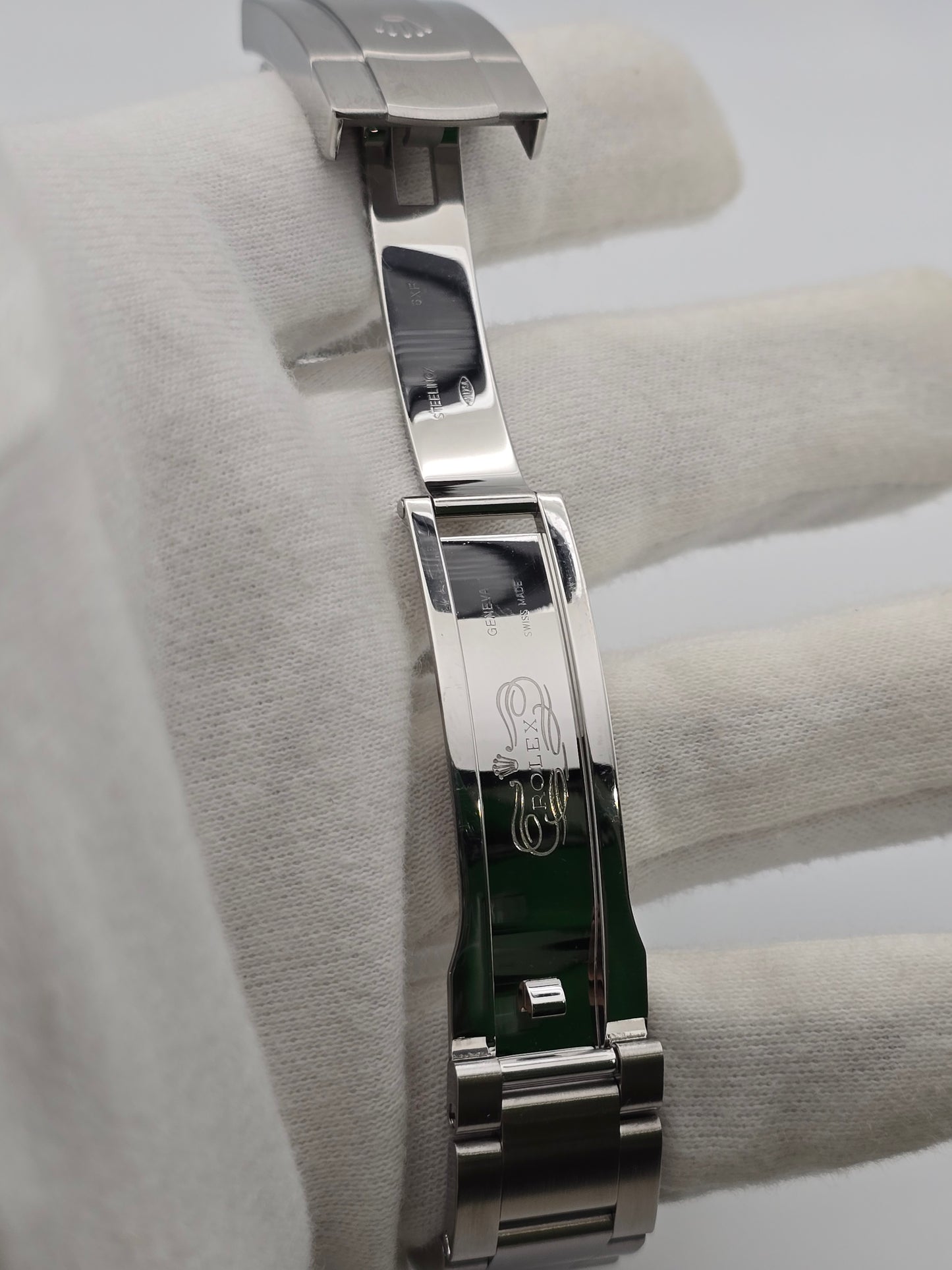 Rolex Oyster Perpetual 41 124300 'Rare Green Dial'