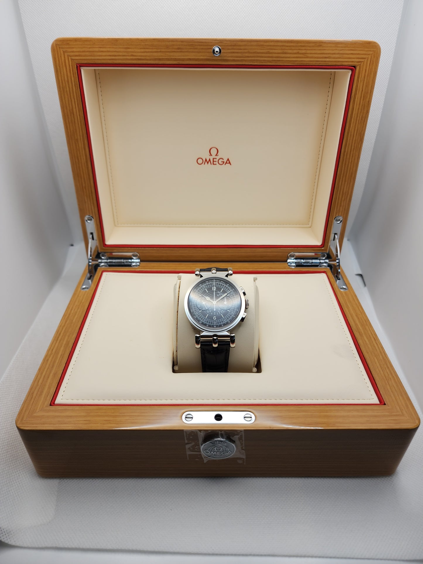 Omega Museum Collection Re-Edition 1941 Milestones Watch Museum Collection 1941 516.53.38.51.09.001