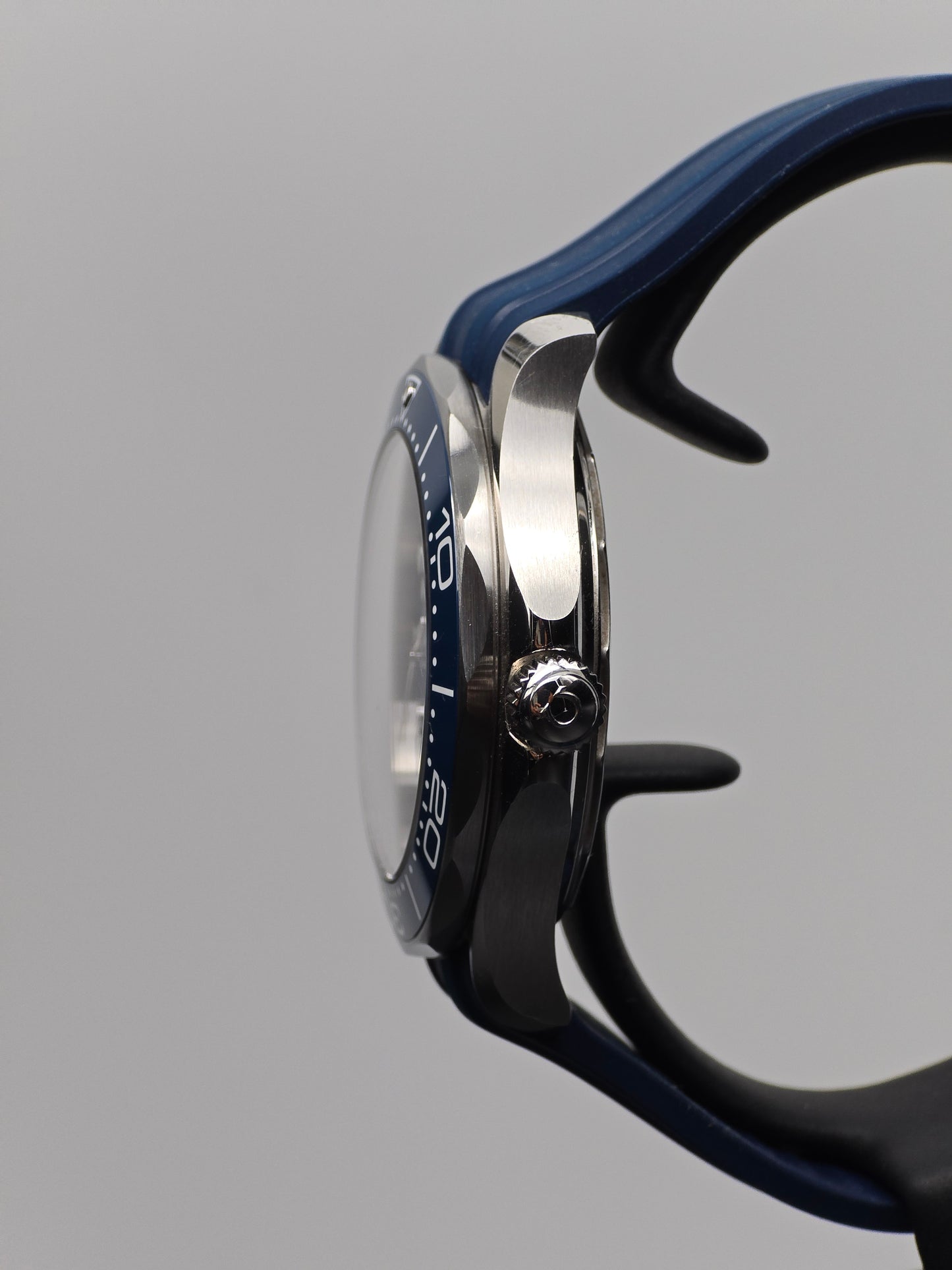 Omega Seamaster Diver 300M 210.32.42.20.03.001 Wave Dial