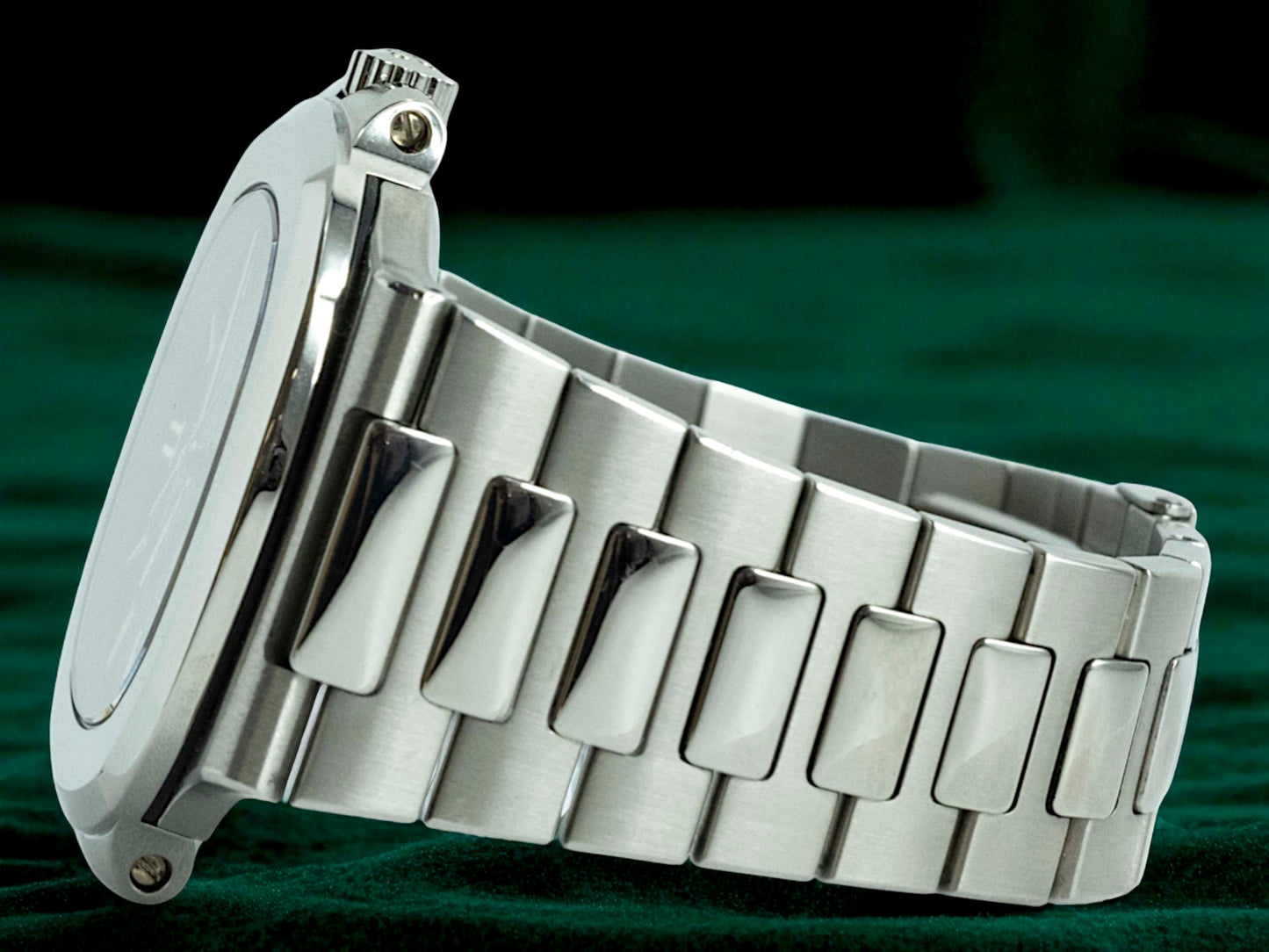 Patek Philippe Nautilus ICONIC Discontinued Genta Design Grail BLUE Sports Watch 5711/1A-010 (Nautilus Steel 40mm)