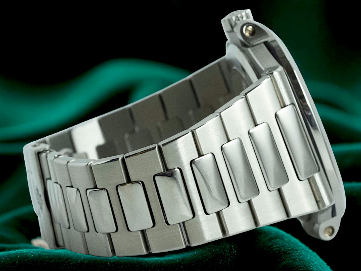 Patek Philippe Nautilus ICONIC Discontinued Genta Design Grail BLUE Sports Watch 5711/1A-010 (Nautilus Steel 40mm)