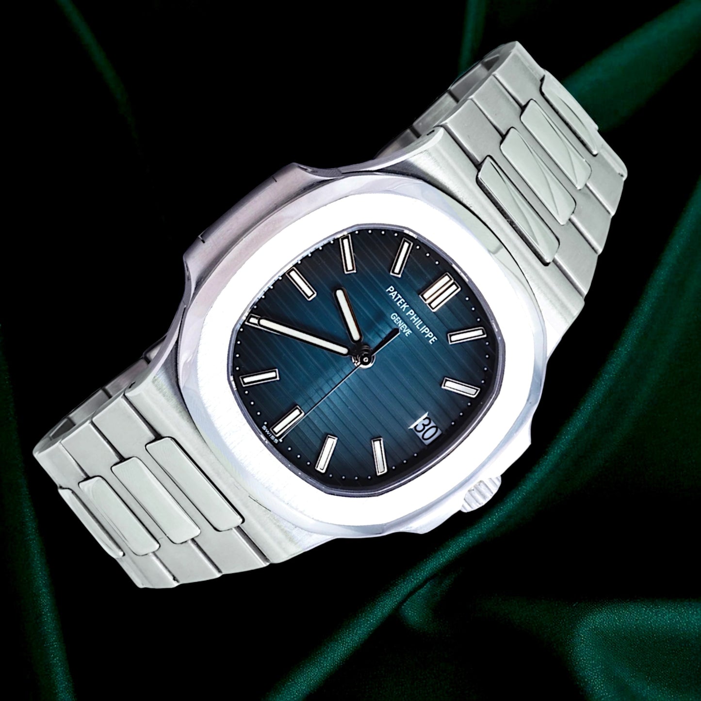 Patek Philippe Nautilus ICONIC Discontinued Genta Design Grail BLUE Sports Watch 5711/1A-010 (Nautilus Steel 40mm)