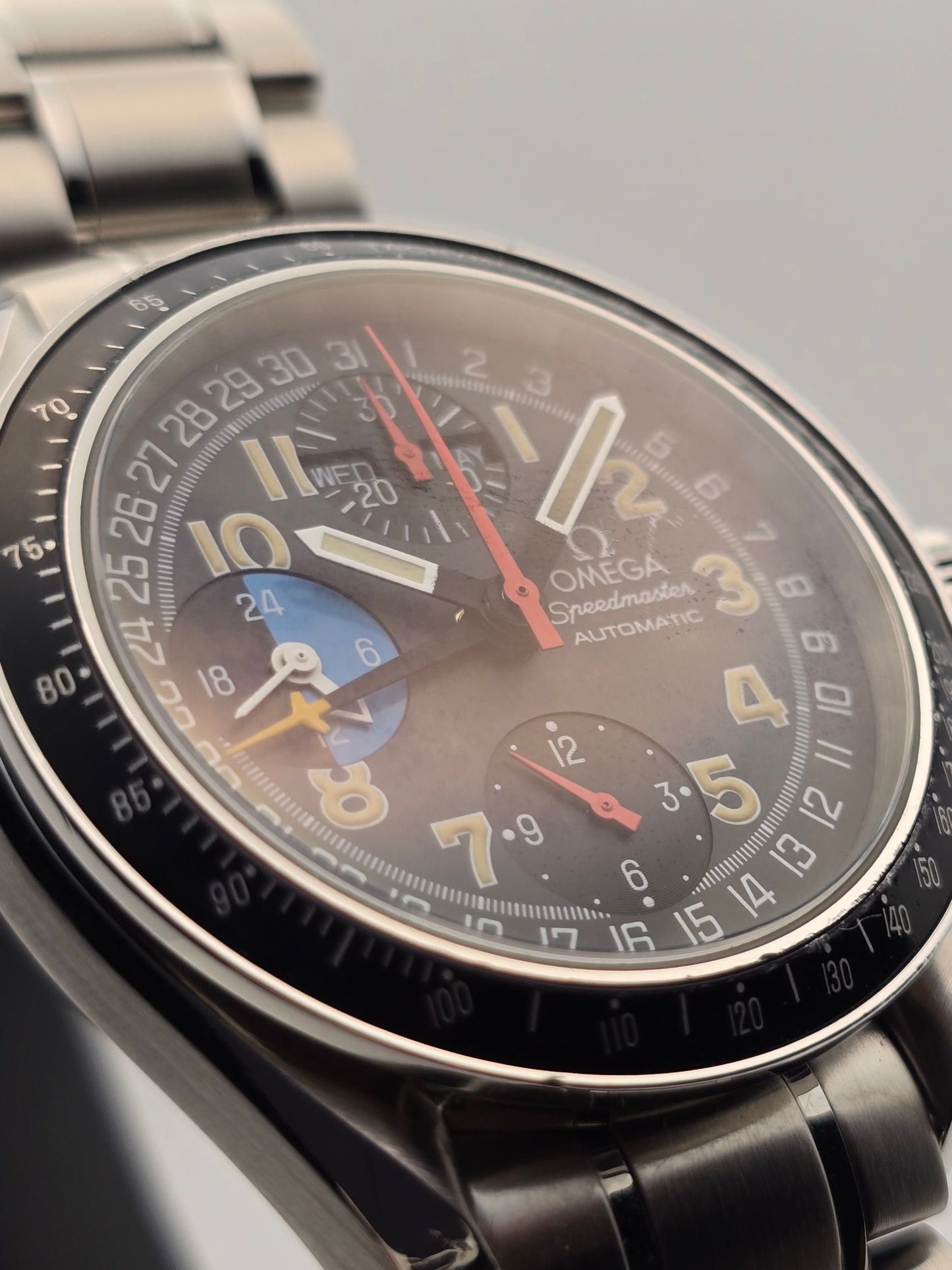 Omega Speedmaster Mk40 3820.53 'Day-Date Color Splash'