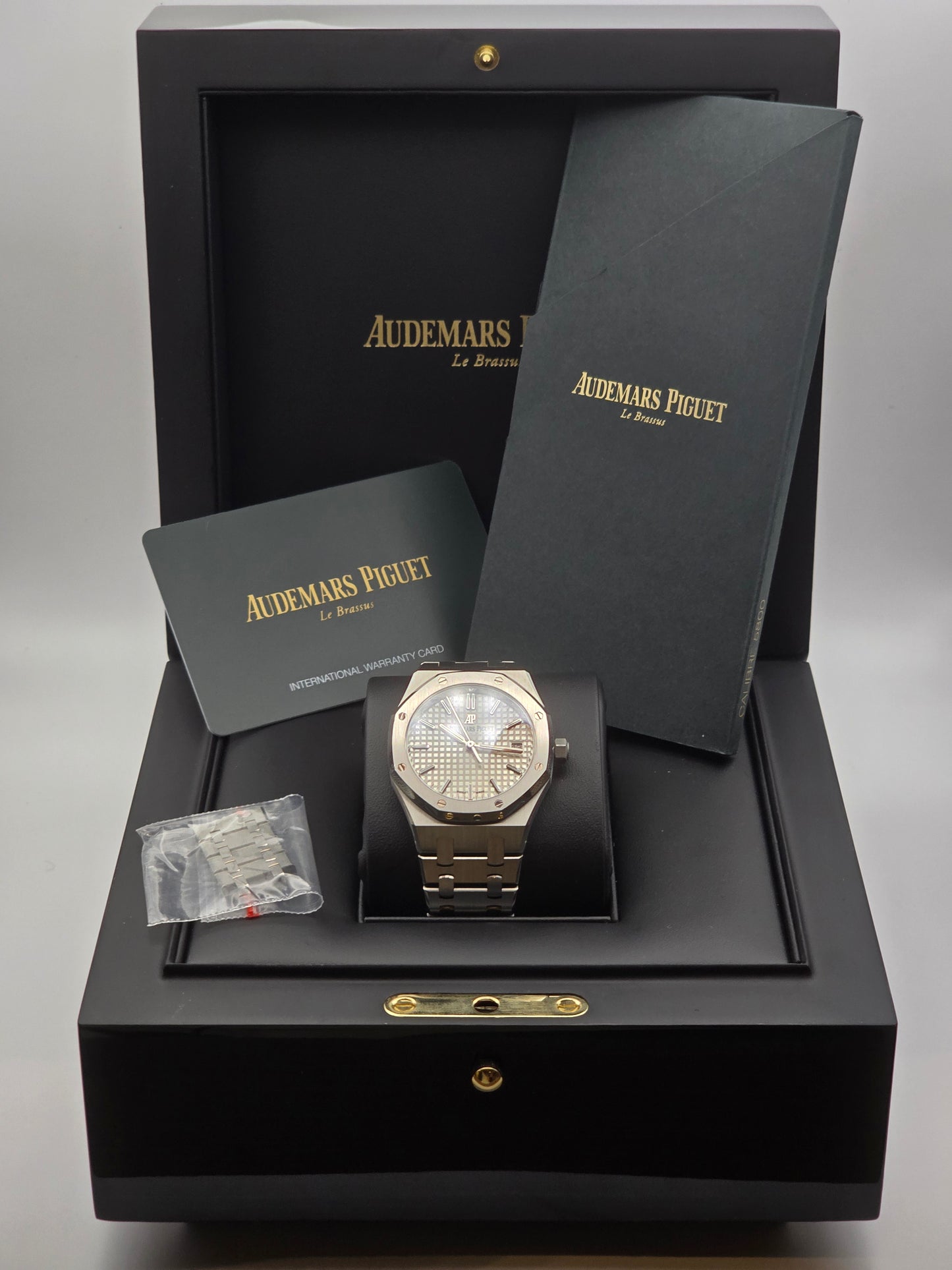Audemars Piguet Royal Oak 77350ST.OO.1261ST.01 '34MM White Dial'