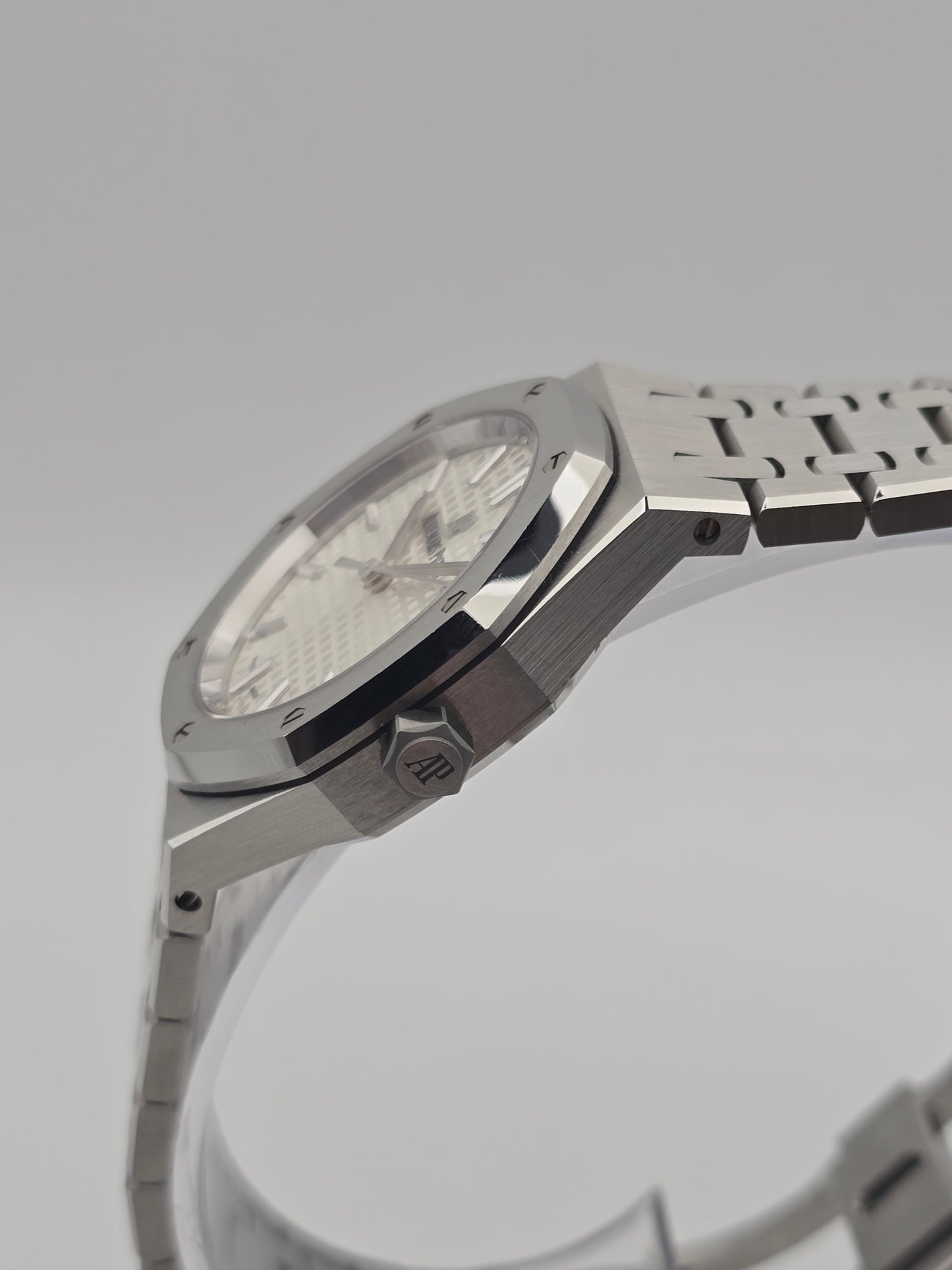 Audemars Piguet Royal Oak 77350ST.OO.1261ST.01 '34MM White Dial'