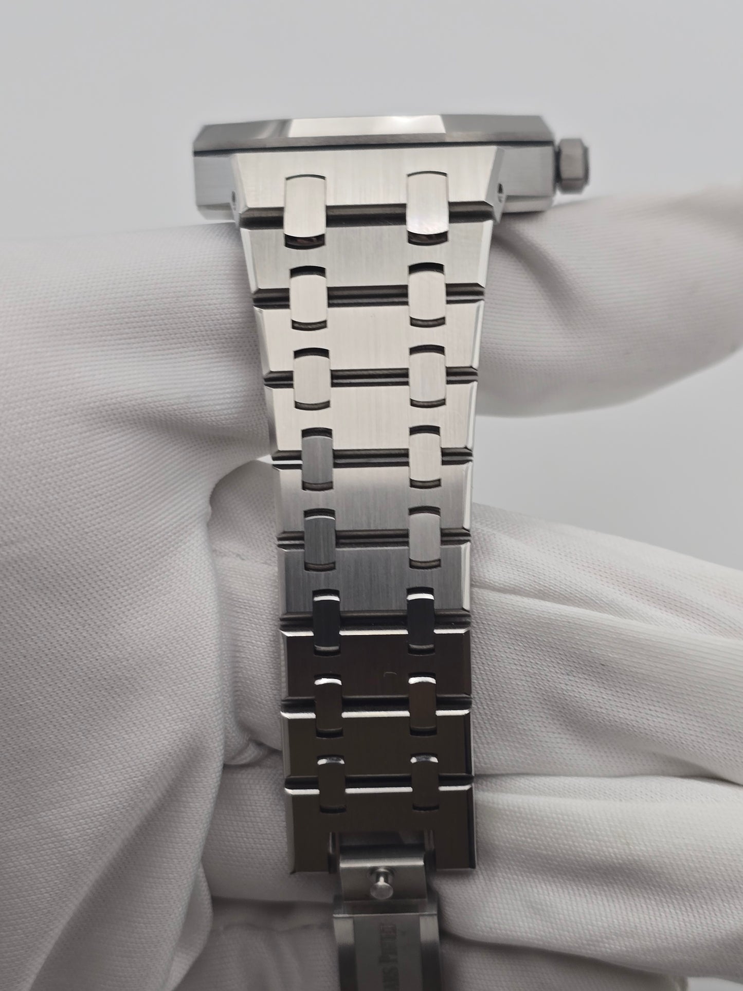 Audemars Piguet Royal Oak 77350ST.OO.1261ST.01 '34MM White Dial'