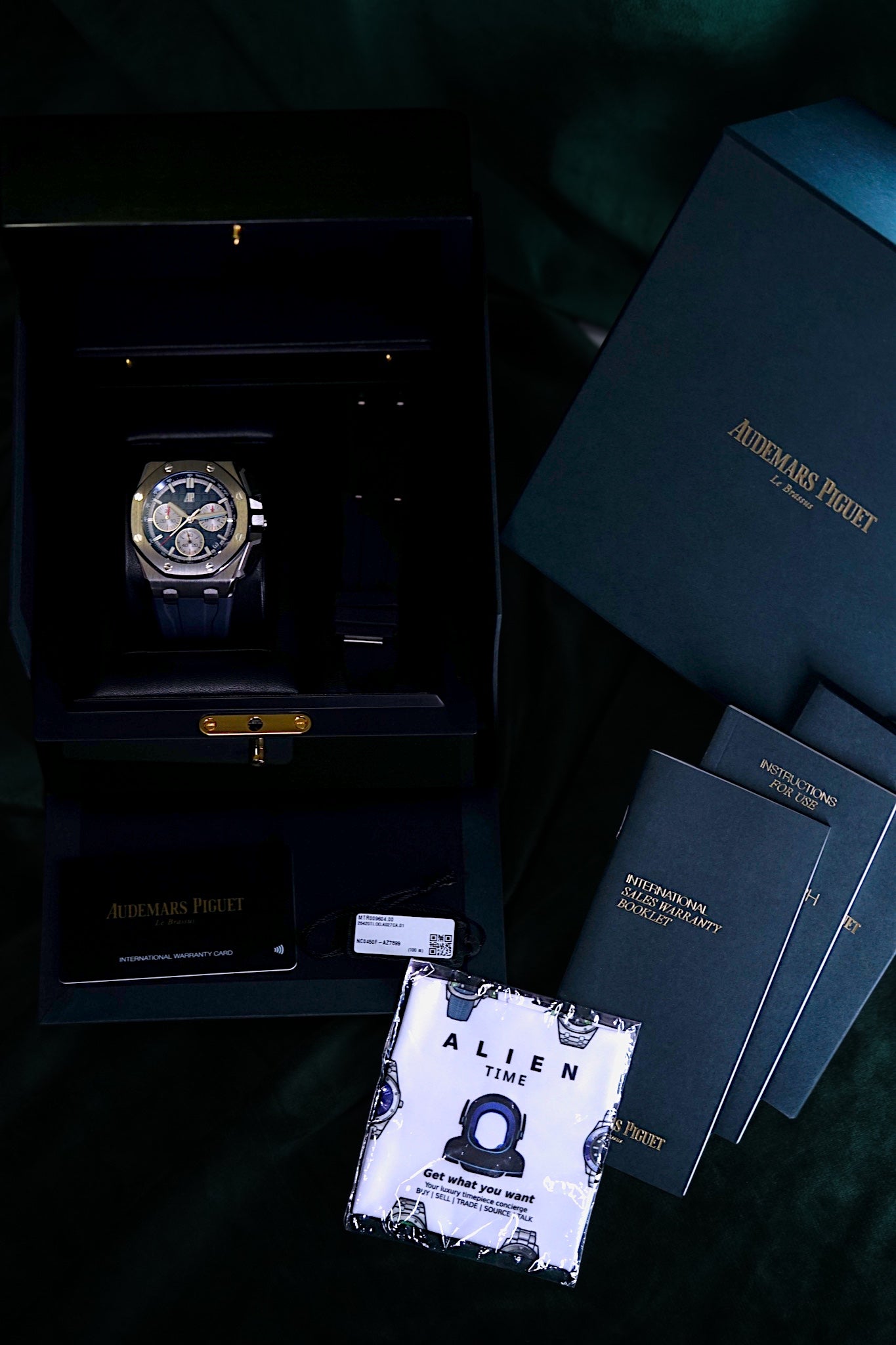 Audemars Piguet Royal Oak Offshore | Ref. 26420TI.OO.A027CA.01 | A 43mm Blue Dial Titanium Chronogaph Wristwatch