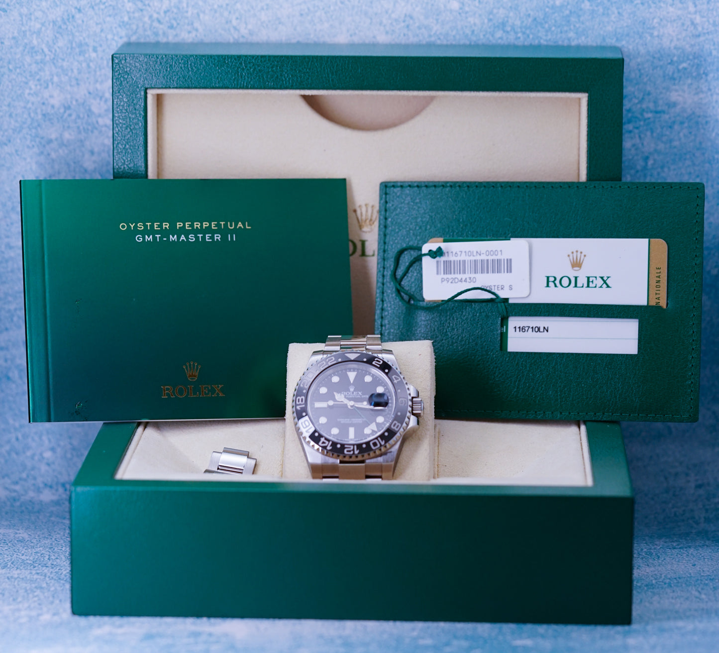 Rolex GMT-Master II BRUCE WAYNE 116710LN – Versatility and Timeless Precision