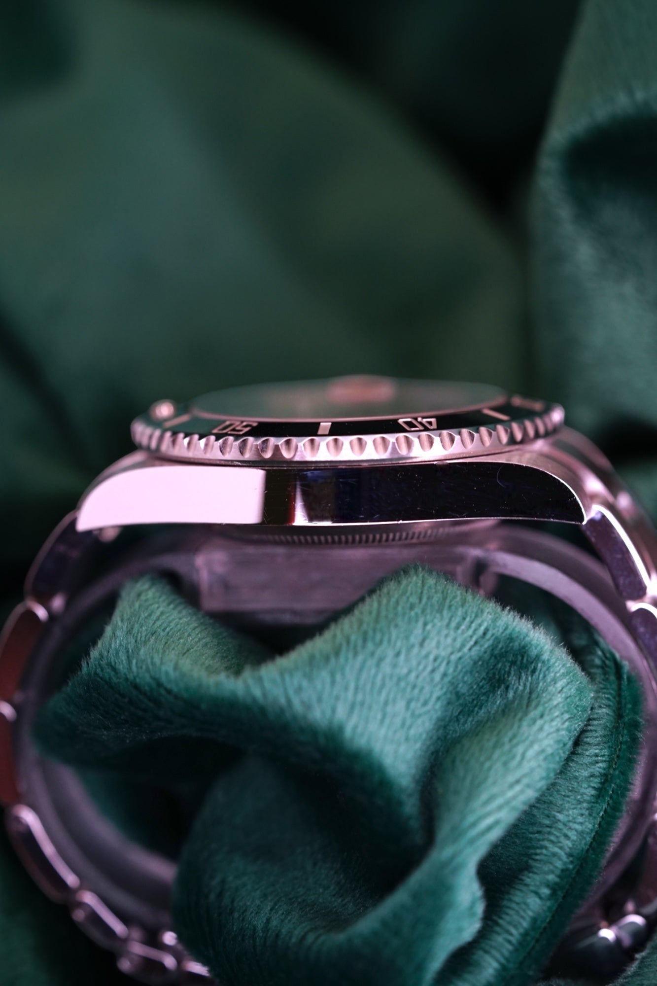 Rolex Submariner Date a Stainless Steel timepiece A stainless steel wristwatch with date and bracelet in Full Seet | 40mm OysterSteel