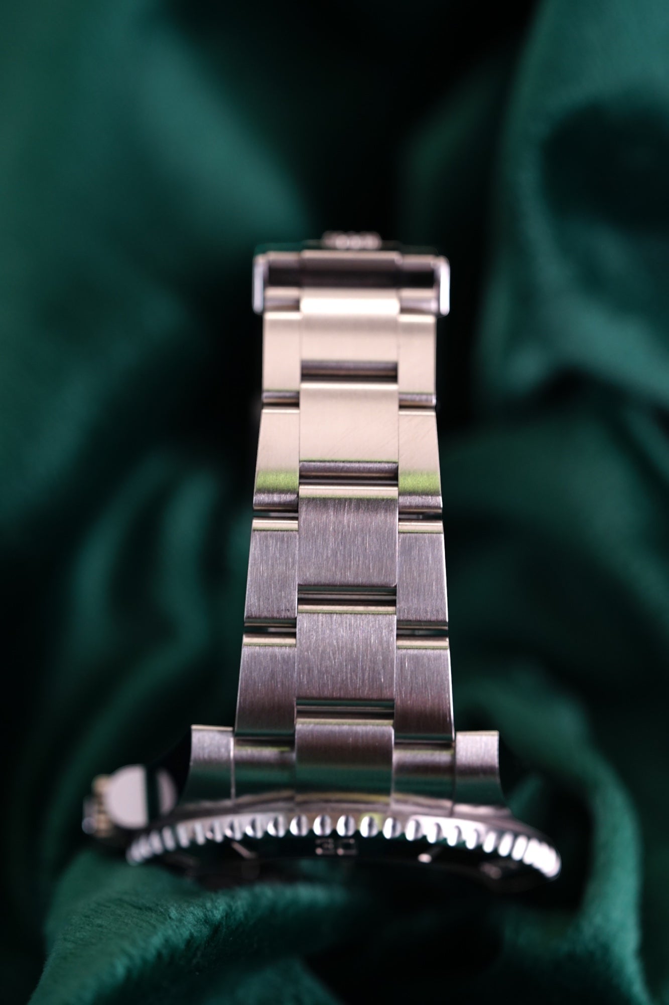 Rolex Submariner Date a Stainless Steel timepiece A stainless steel wristwatch with date and bracelet in Full Seet | 40mm OysterSteel