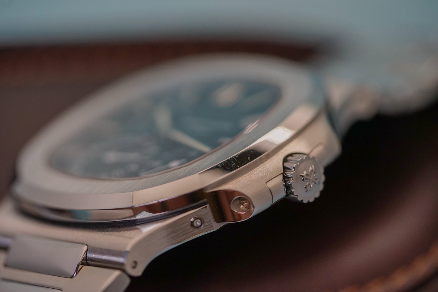 RARE Unpolished Patek Philippe Nautilus Moonphase with Date 5712/1A-001