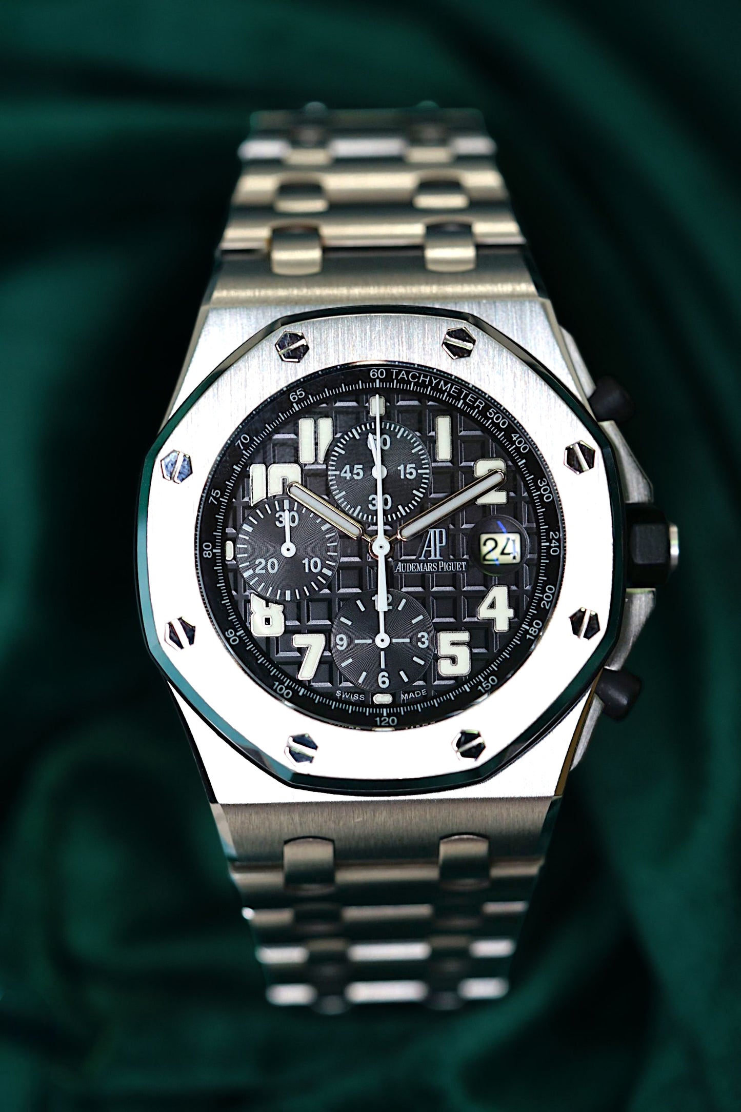 Audemars Piguet Royal Oak Offshore Chronograph Black Offshore | ICONIC 'THE BEAST' Full Set Unpolished 1st Generation Black Theme