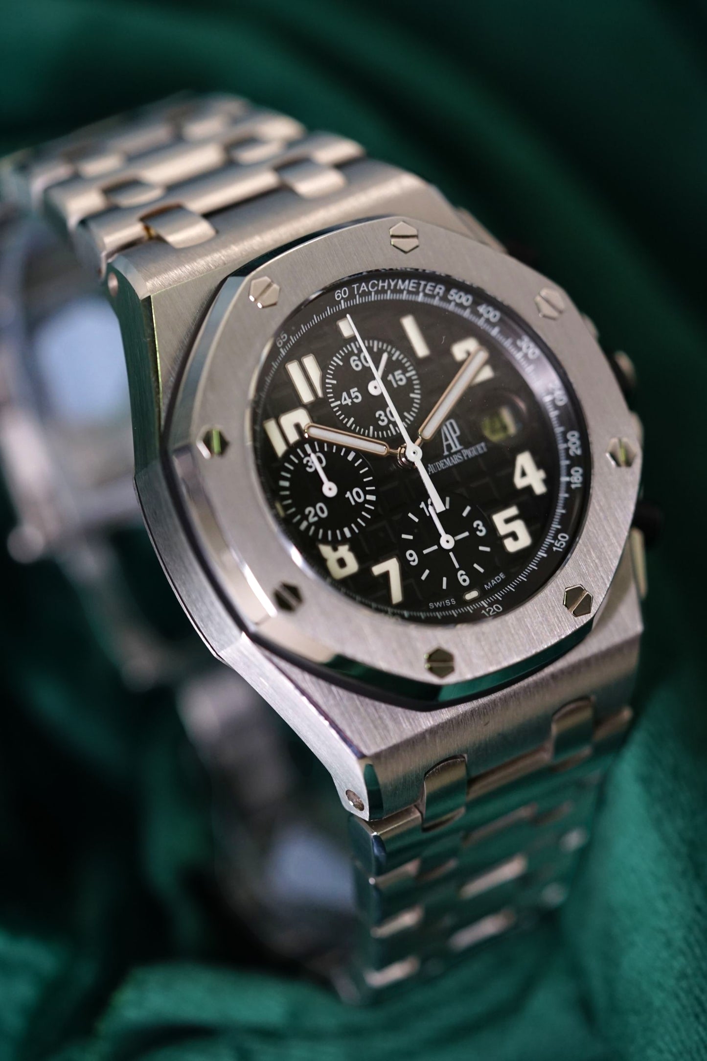 Audemars Piguet Royal Oak Offshore Chronograph Black Offshore | ICONIC 'THE BEAST' Full Set Unpolished 1st Generation Black Theme