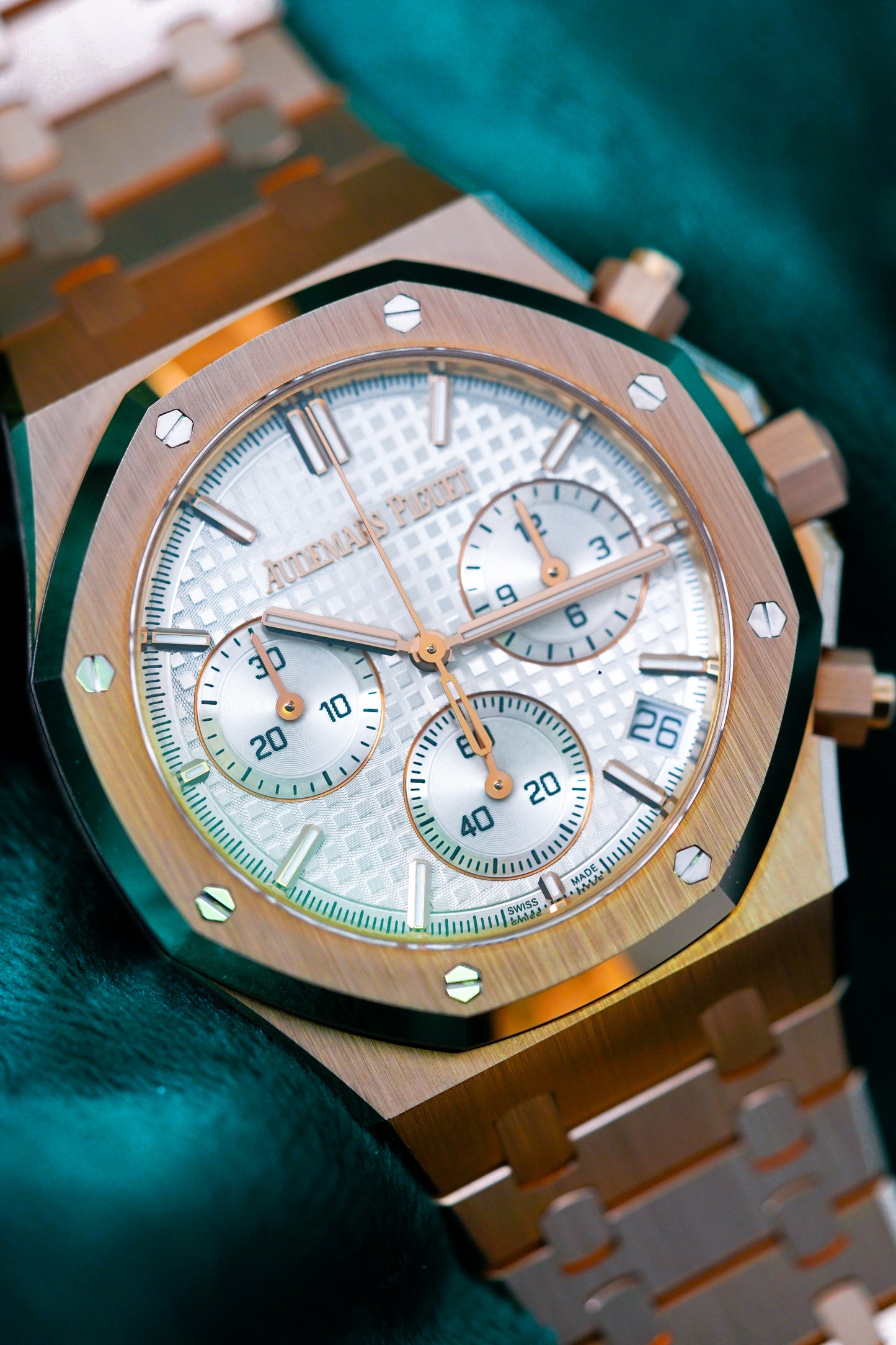 Audemars Piguet Royal Oak 26240OR: AP 50th Anniversary, a Gerald Genta's Masterpiece design in White Dial and Full Rose Gold