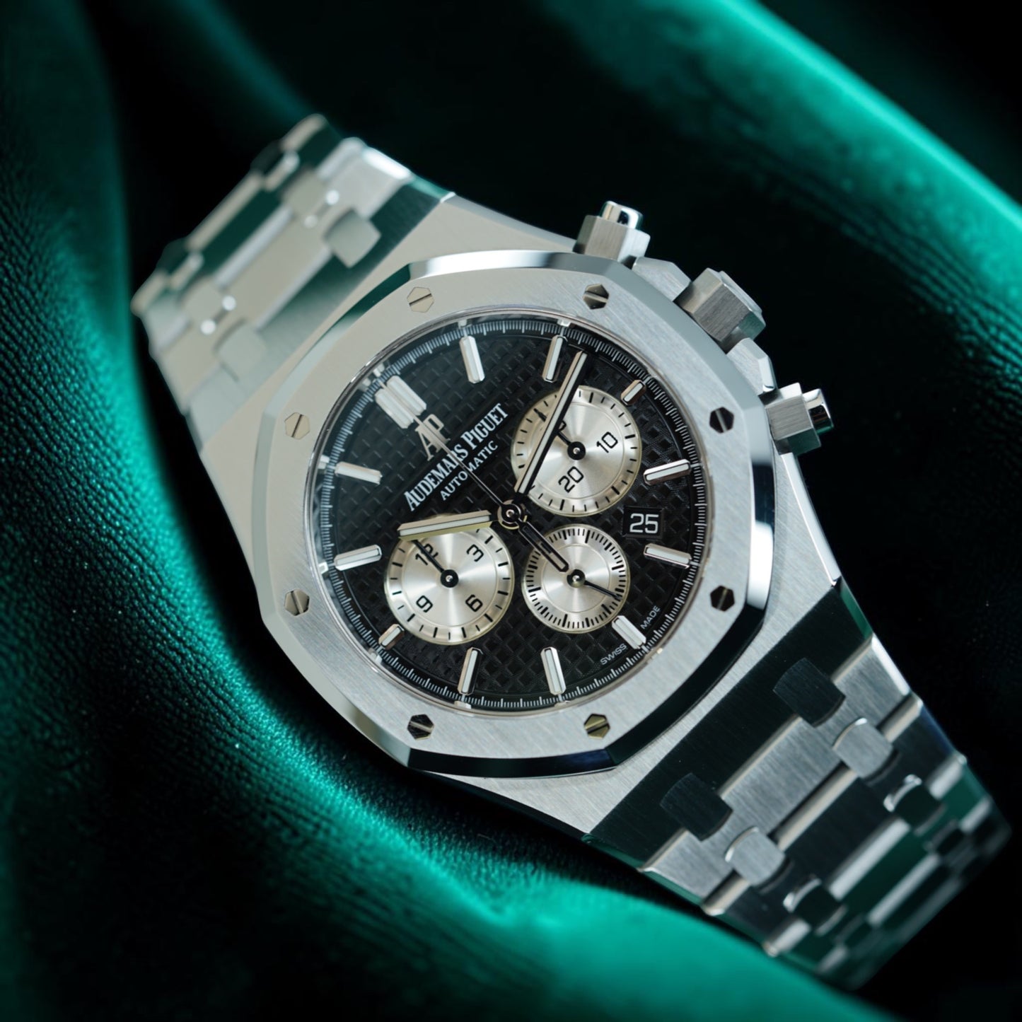 Audemars Piguet Royal Oak Chronograph | 26331ST | A Striking Black dial on a Steel bracelet Wristwatch