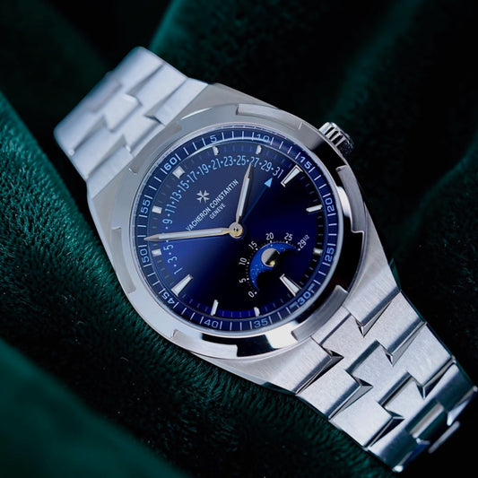 Vacheron Constantin Overseas | Ref. 4000V/210A-B911 | A Retrograde Moonphase Blue Dial timepiece