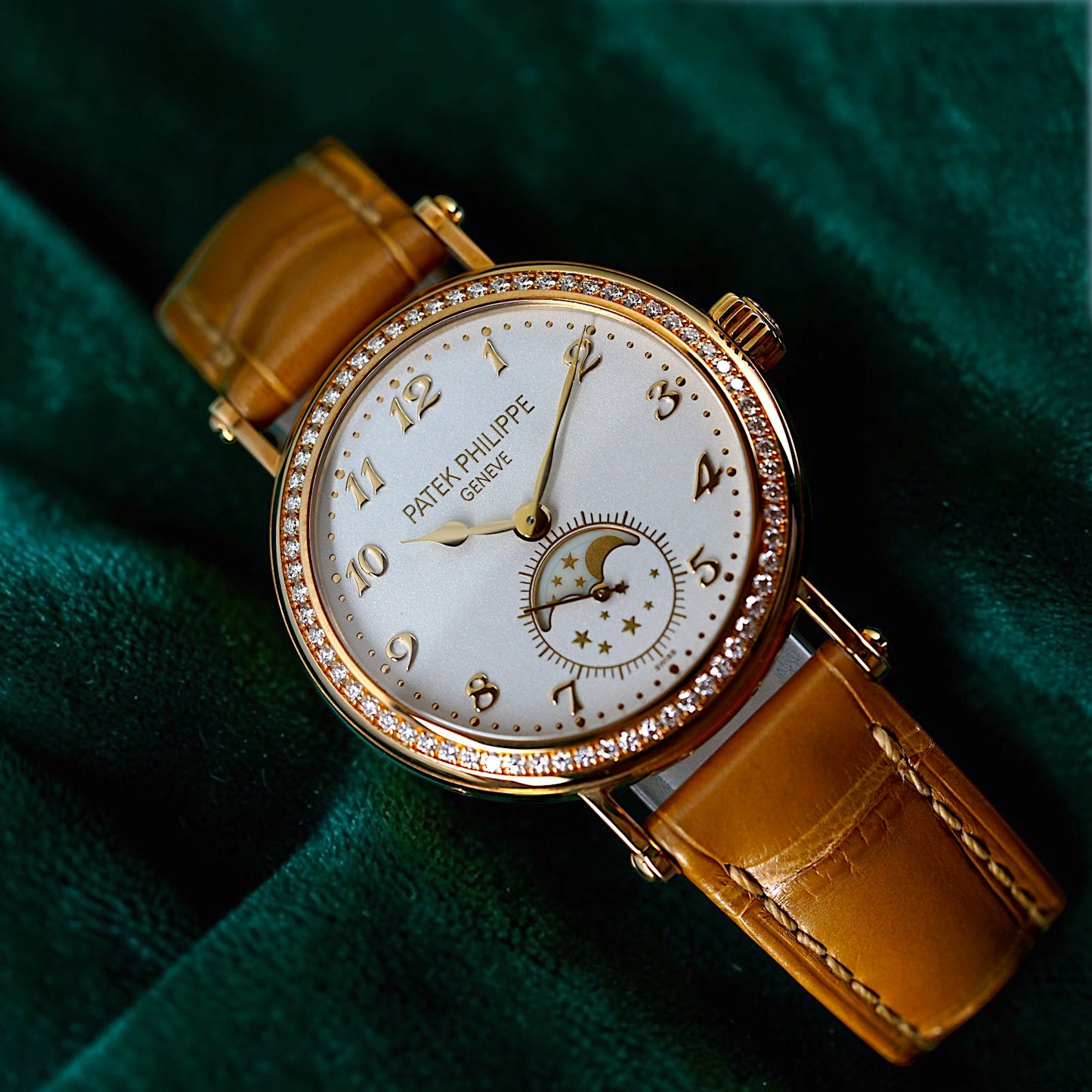 Patek Philippe 7121J-001: Classic Yellow Gold Elegance