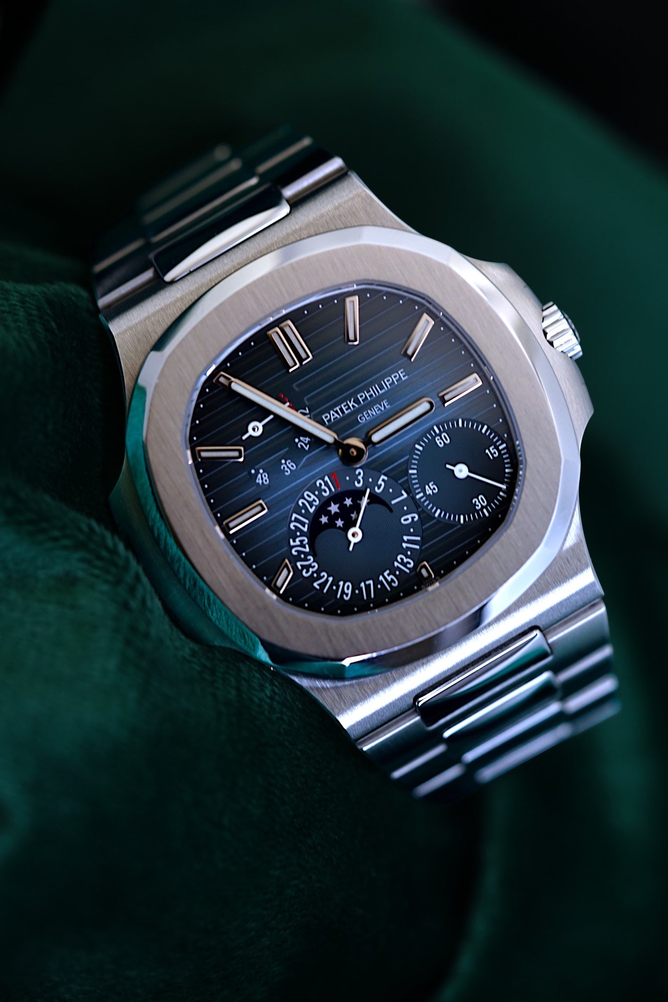 PATEK PHILIPPE NAUTILUS 5712/1A-001 | STEEL | MOONPHASE | DISCONTINUED ICON