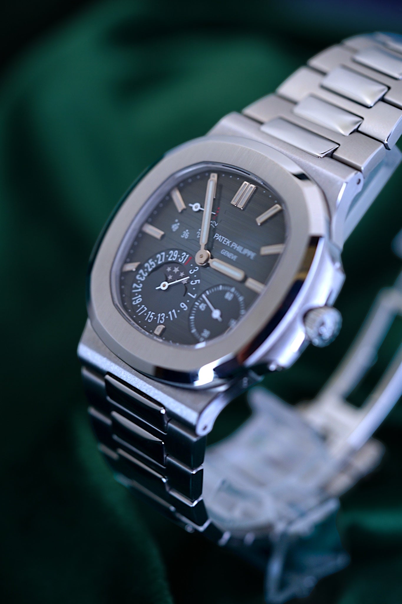PATEK PHILIPPE NAUTILUS 5712/1A-001 | STEEL | MOONPHASE | DISCONTINUED ICON