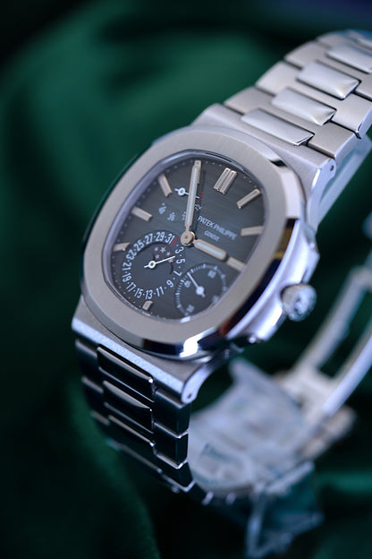 PATEK PHILIPPE NAUTILUS 5712/1A-001 | STEEL | MOONPHASE | DISCONTINUED ICON
