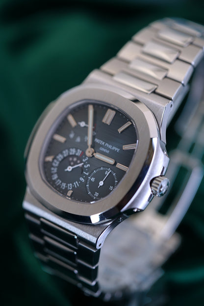 PATEK PHILIPPE NAUTILUS 5712/1A-001 | STEEL | MOONPHASE | DISCONTINUED ICON