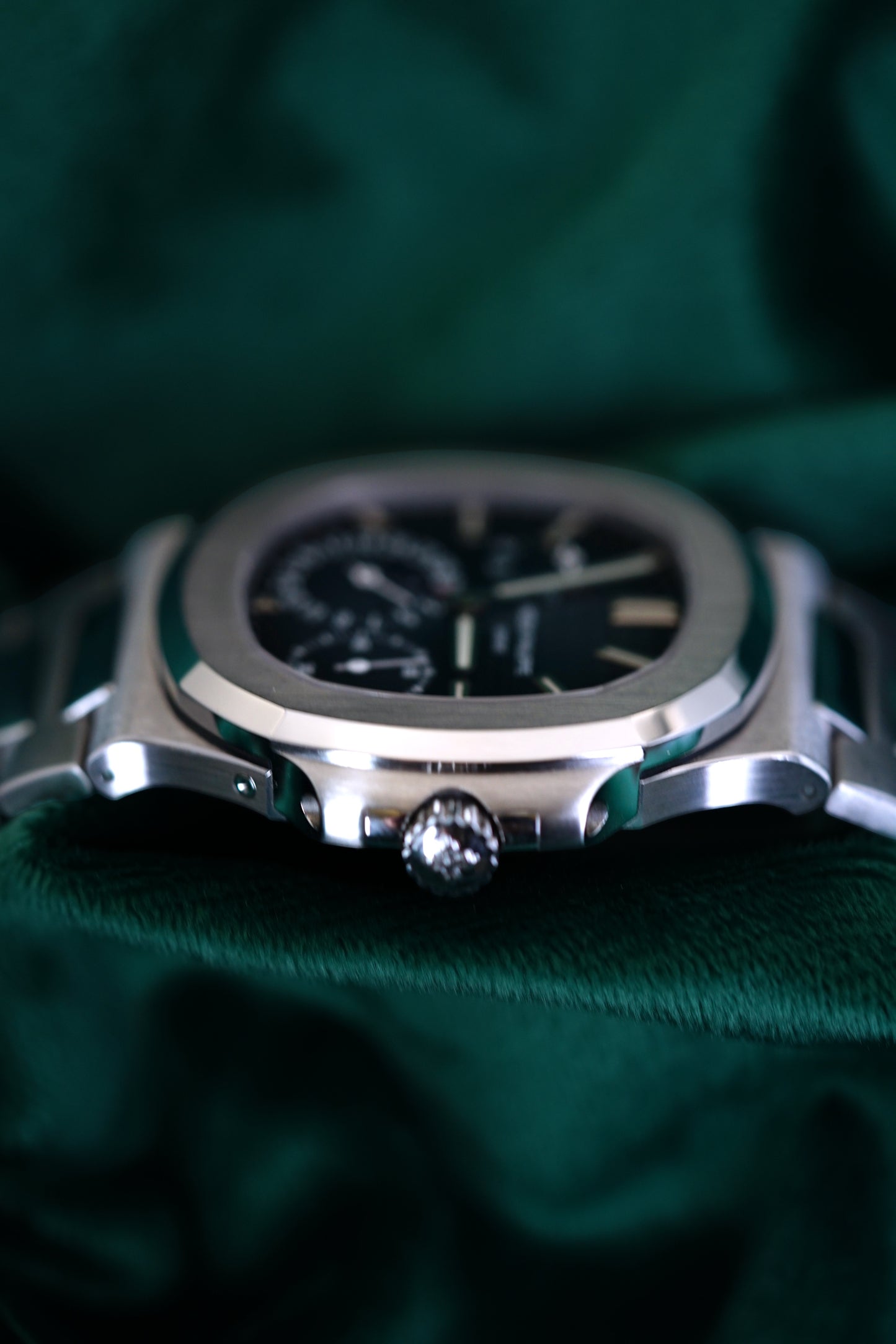 PATEK PHILIPPE NAUTILUS 5712/1A-001 | STEEL | MOONPHASE | DISCONTINUED ICON