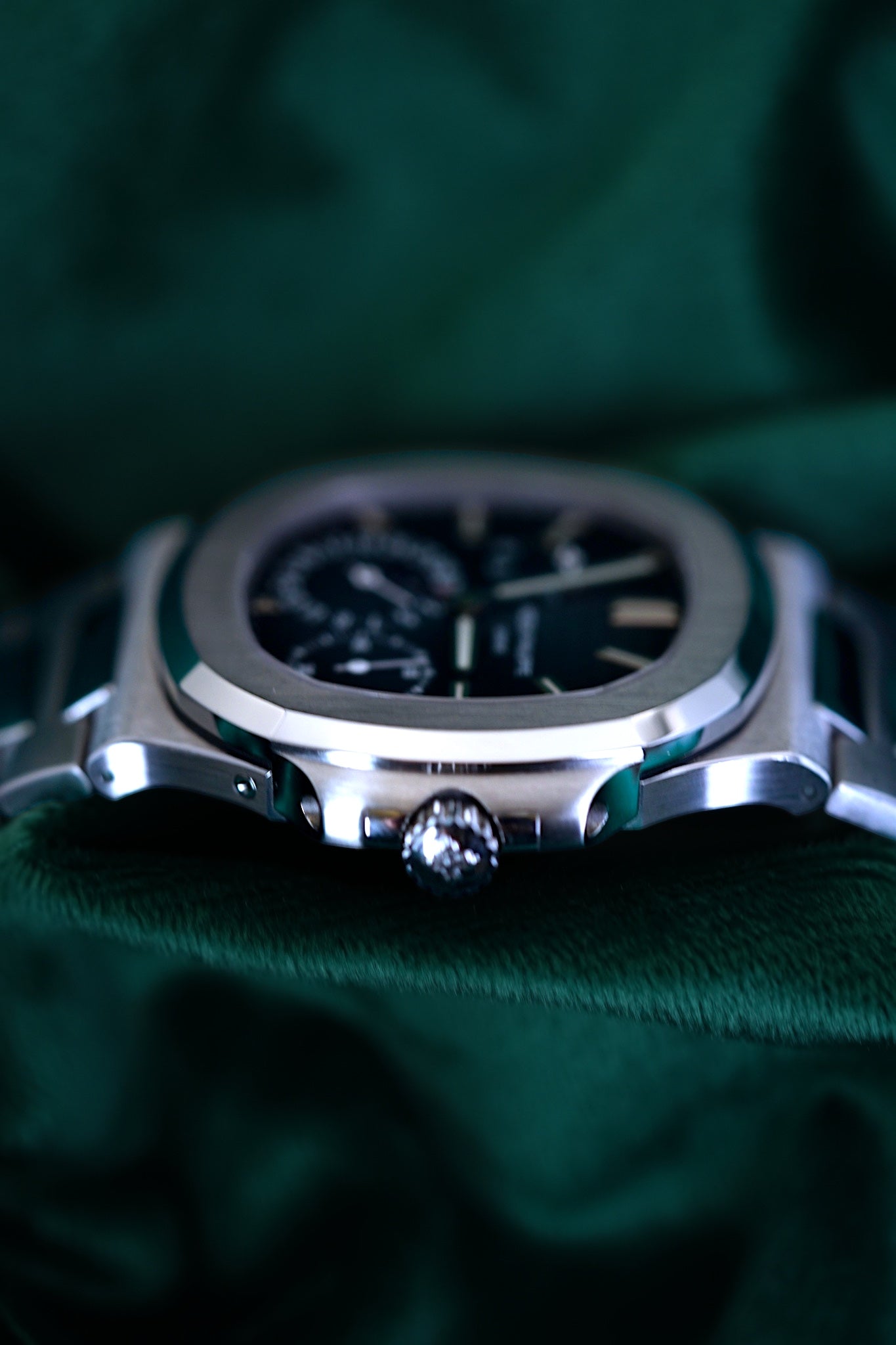 PATEK PHILIPPE NAUTILUS 5712/1A-001 | STEEL | MOONPHASE | DISCONTINUED ICON