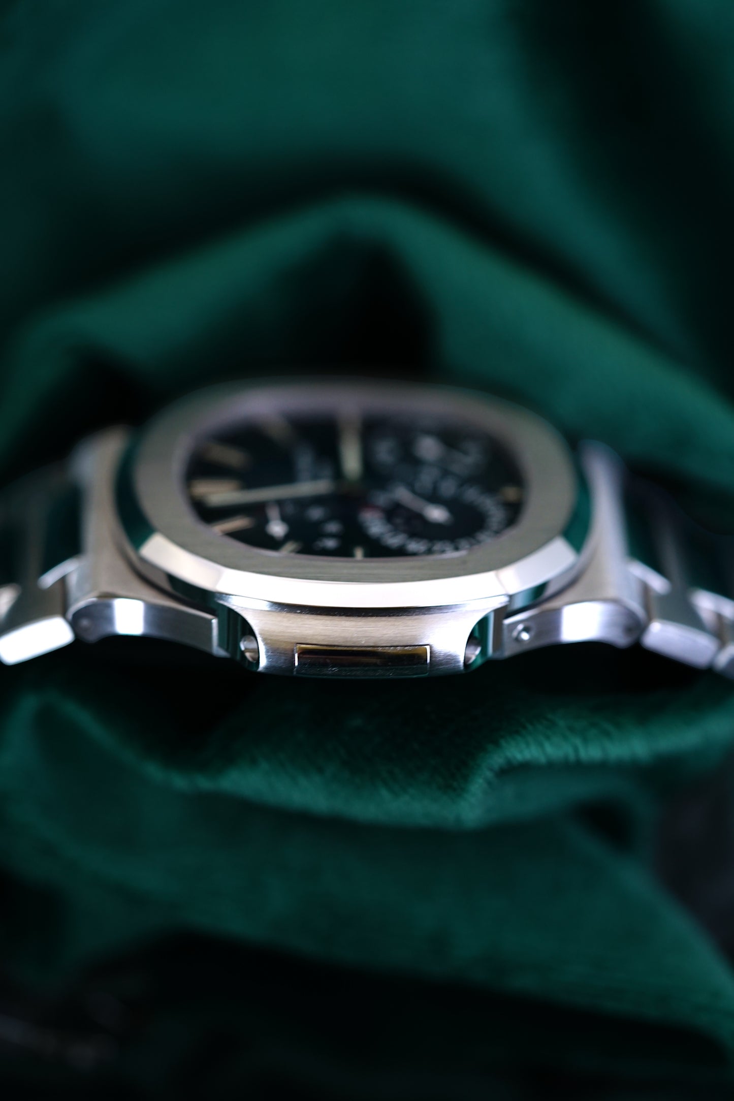 PATEK PHILIPPE NAUTILUS 5712/1A-001 | STEEL | MOONPHASE | DISCONTINUED ICON