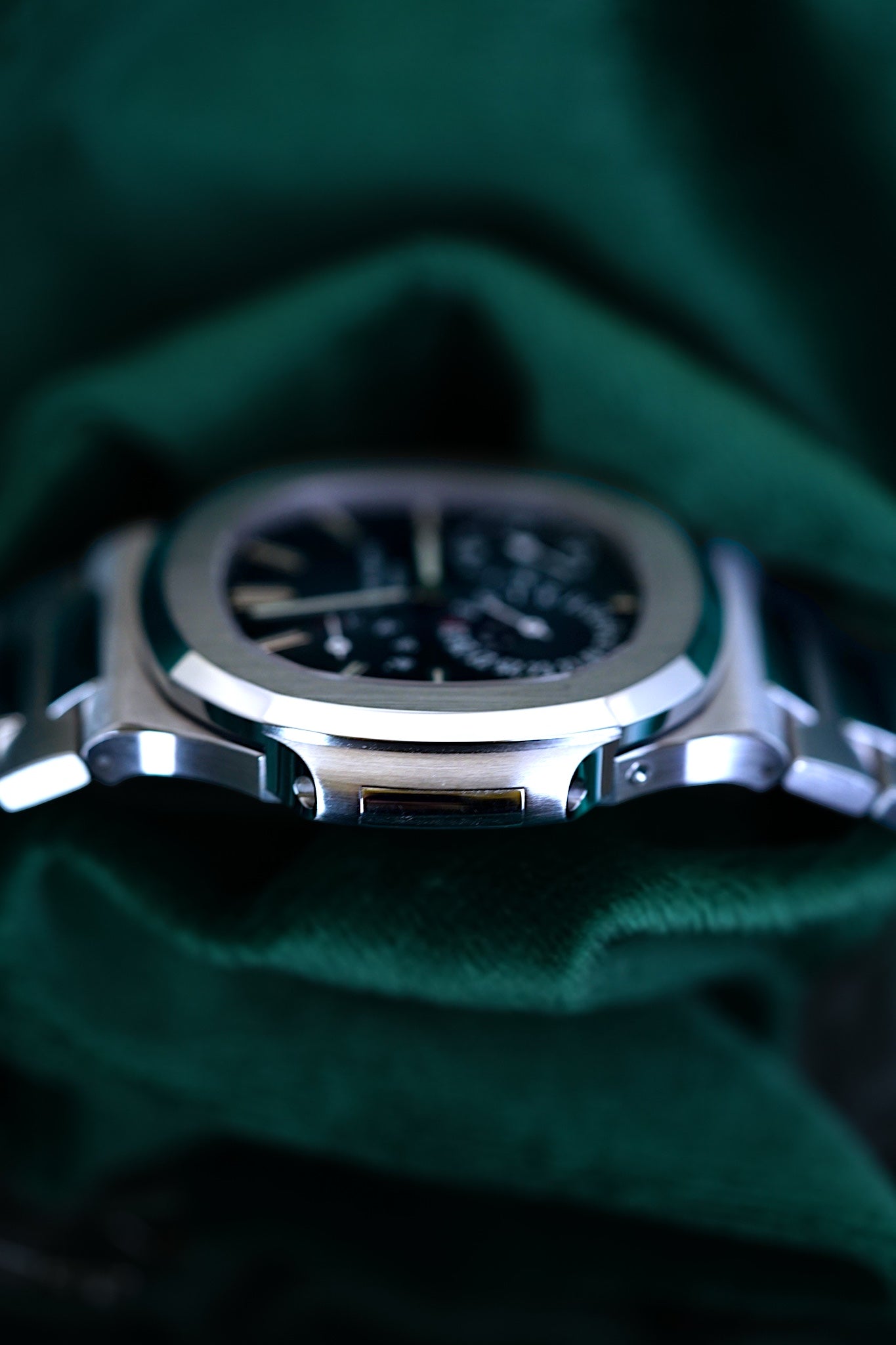 PATEK PHILIPPE NAUTILUS 5712/1A-001 | STEEL | MOONPHASE | DISCONTINUED ICON