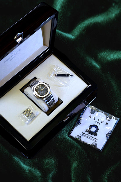 PATEK PHILIPPE NAUTILUS 5712/1A-001 | STEEL | MOONPHASE | DISCONTINUED ICON