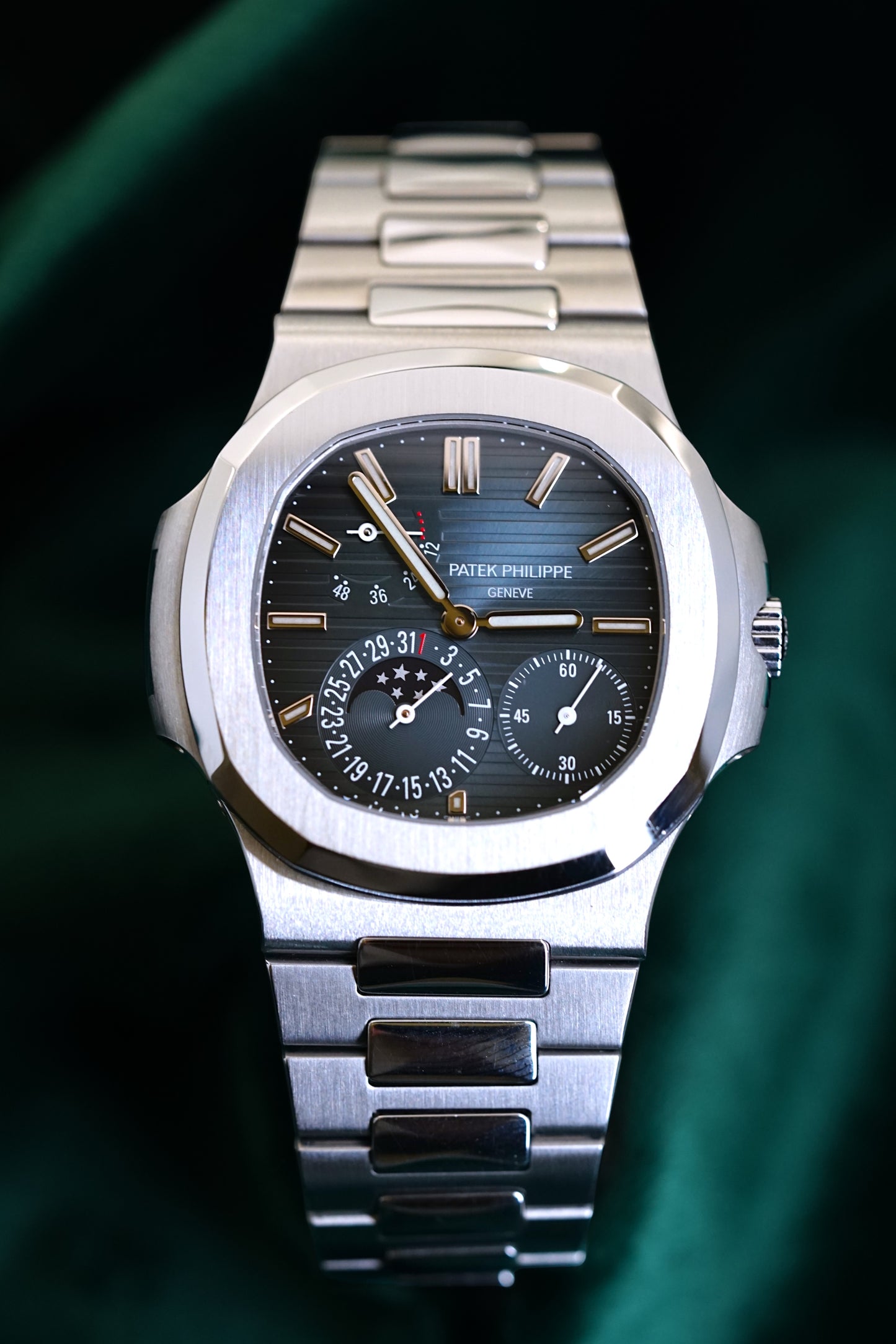 PATEK PHILIPPE NAUTILUS 5712/1A-001 | STEEL | MOONPHASE | DISCONTINUED ICON