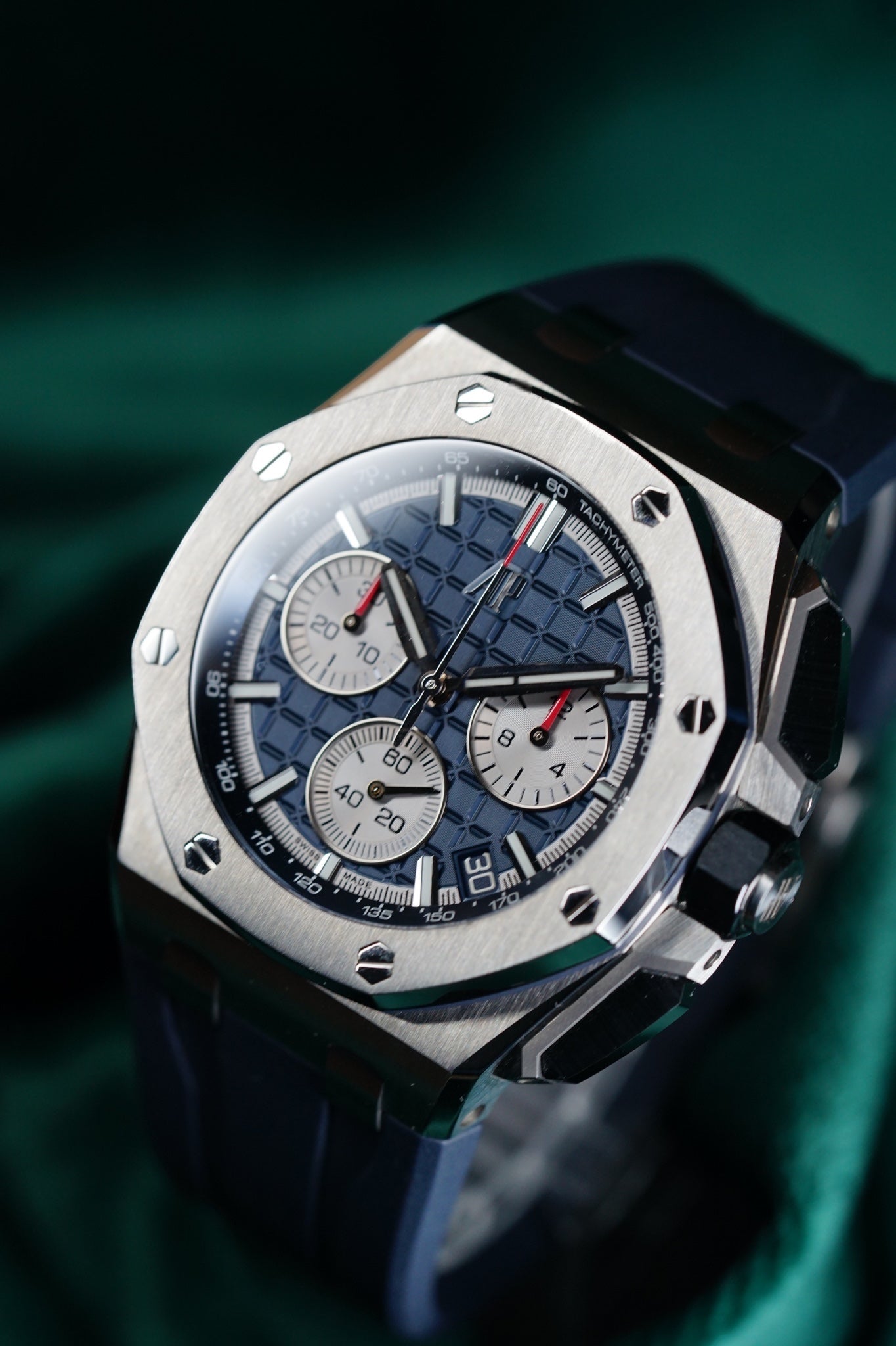 Audemars Piguet Royal Oak Offshore | Ref. 26420TI.OO.A027CA.01 | A 43mm Blue Dial Titanium Chronogaph Wristwatch