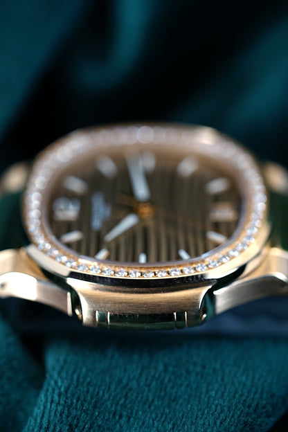Patek Philippe Ladies Nautilus | Ref 7118/1200R-010 | A 18k Rose Gold Diamond Date Wristwatch