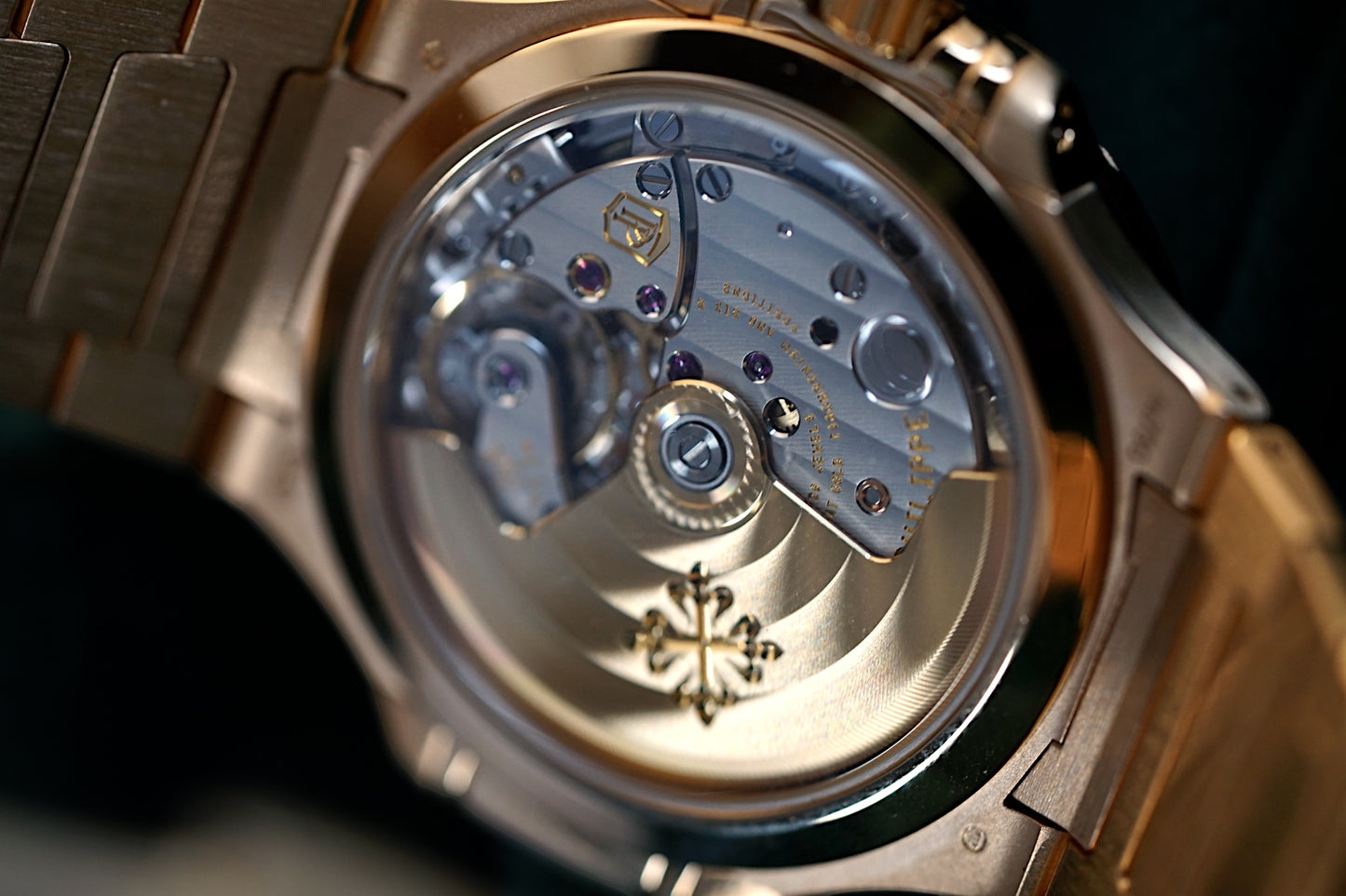 Patek Philippe Ladies Nautilus | Ref 7118/1200R-010 | A 18k Rose Gold Diamond Date Wristwatch