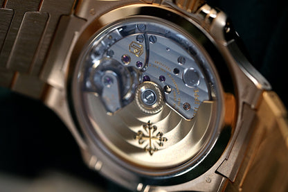 Patek Philippe Ladies Nautilus | Ref 7118/1200R-010 | A 18k Rose Gold Diamond Date Wristwatch