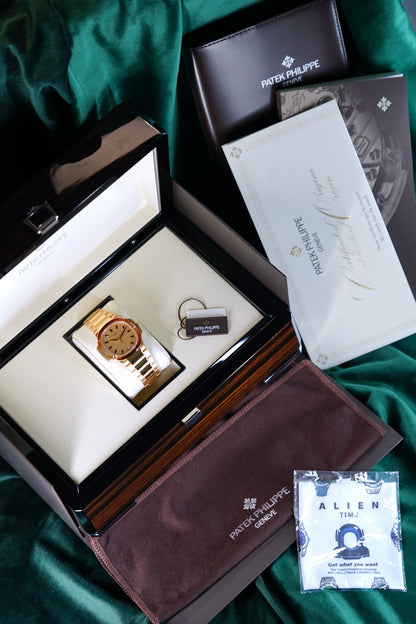 Patek Philippe Nautilus | Ref 7118/1300R-001 | A Rose Gold Gem Set Joaillerie "Rainbow" Date Wristwatch