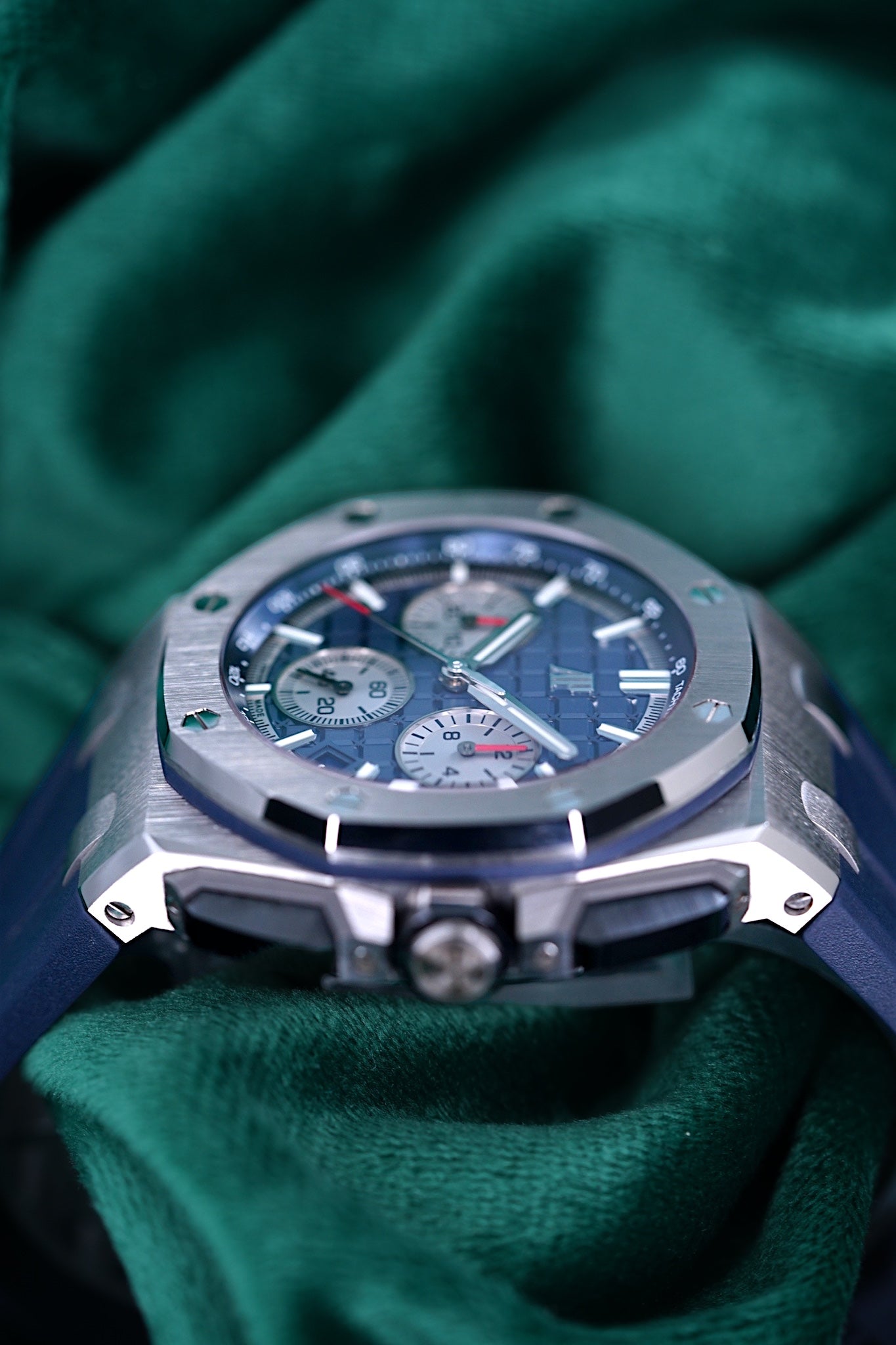 Audemars Piguet Royal Oak Offshore | Ref. 26420TI.OO.A027CA.01 | A 43mm Blue Dial Titanium Chronogaph Wristwatch