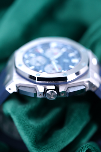 Audemars Piguet Royal Oak Offshore | Ref. 26420TI.OO.A027CA.01 | A 43mm Blue Dial Titanium Chronogaph Wristwatch