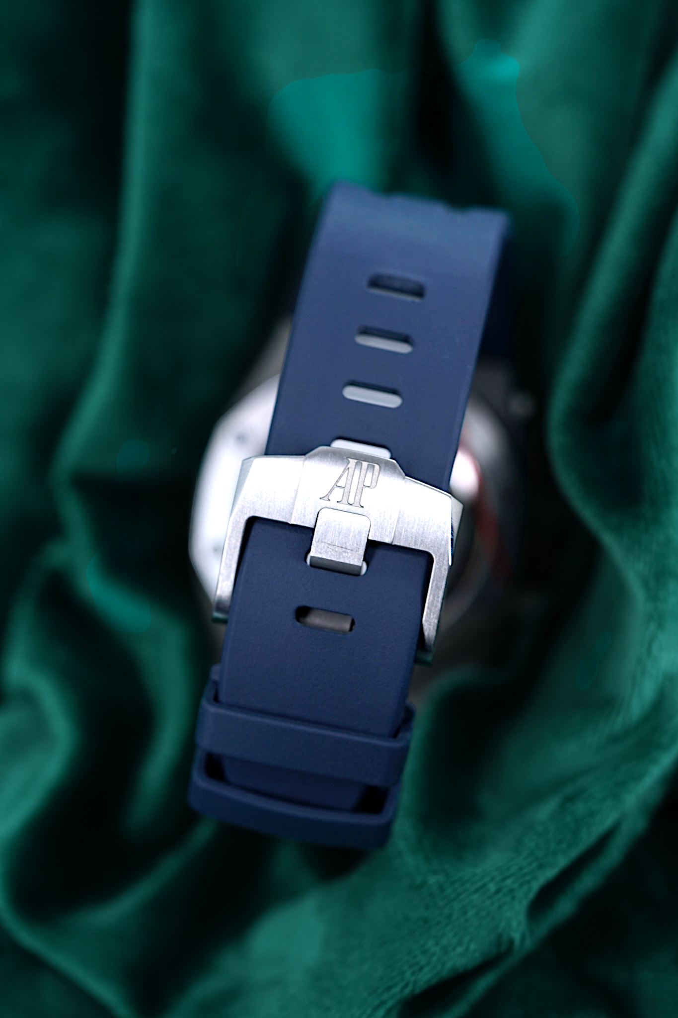 Audemars Piguet Royal Oak Offshore | Ref. 26420TI.OO.A027CA.01 | A 43mm Blue Dial Titanium Chronogaph Wristwatch