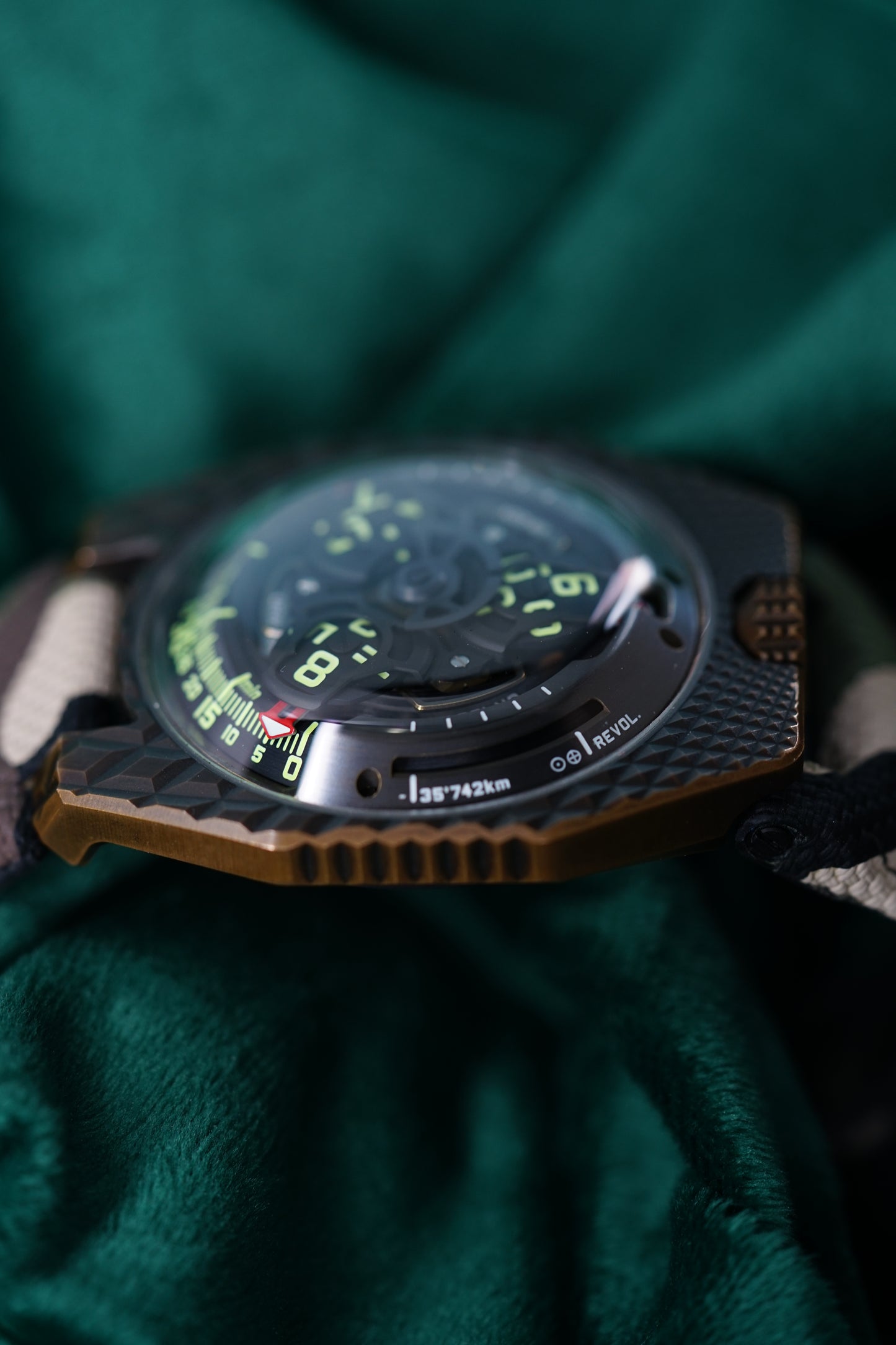 URWERK | Ref UR-100V | A Rare Avant-Garde Orbiting Satellite Bronze "T-Rex" Wristwatch