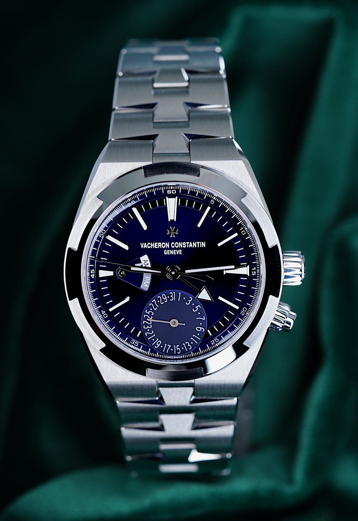 Vacheron Constantin Overseas Dual Time | Ref 7920V | A Blue Dial Dual Time Automatic Wristwatch