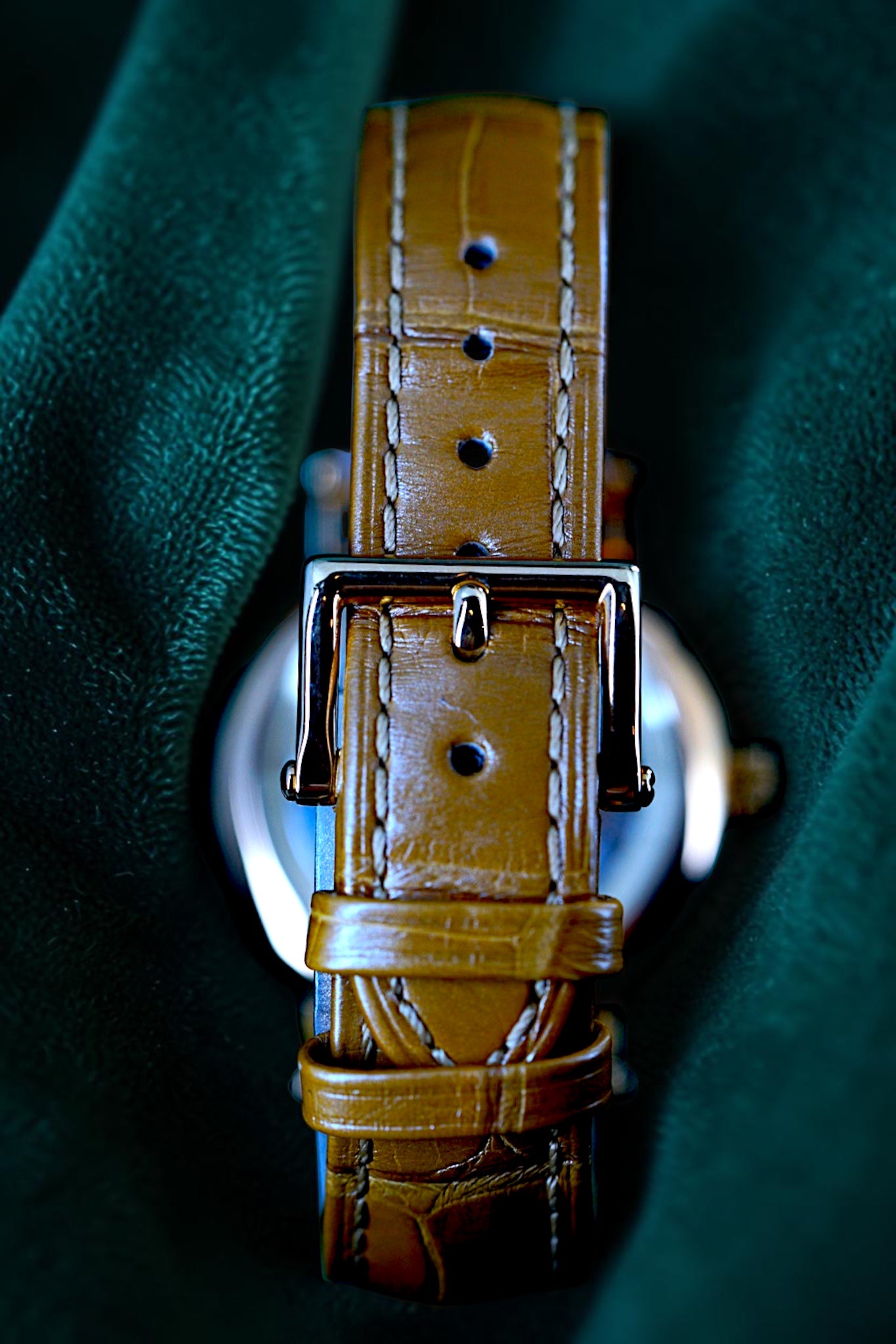 Patek Philippe 7121J-001: Classic Yellow Gold Elegance