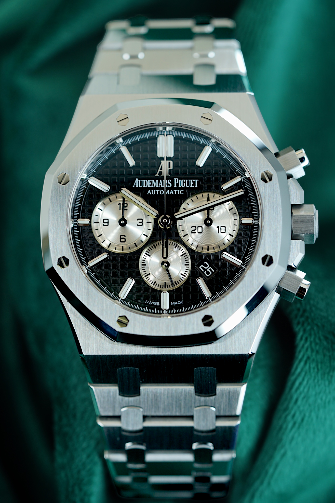Audemars Piguet Royal Oak Chronograph | 26331ST | A Striking Black dial on a Steel bracelet Wristwatch