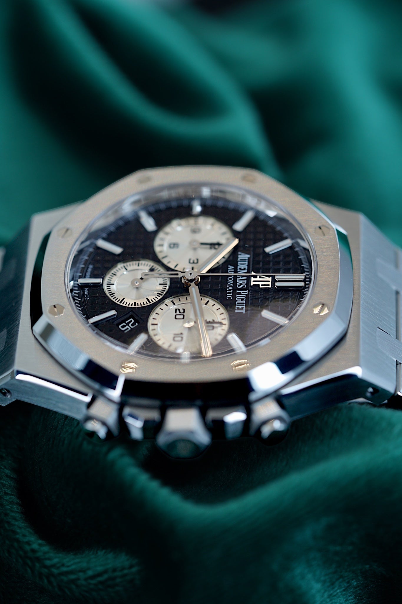 Audemars Piguet Royal Oak Chronograph | 26331ST | A Striking Black dial on a Steel bracelet Wristwatch