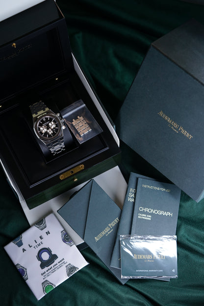 Audemars Piguet Royal Oak Chronograph | 26331ST | A Striking Black dial on a Steel bracelet Wristwatch