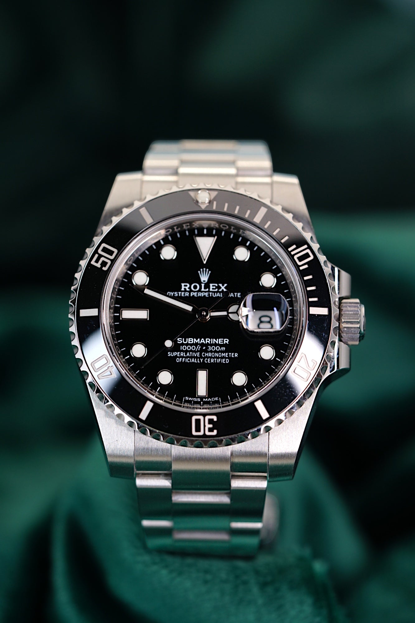 Rolex Submariner Date a Stainless Steel timepiece A stainless steel wristwatch with date and bracelet in Full Seet | 40mm OysterSteel