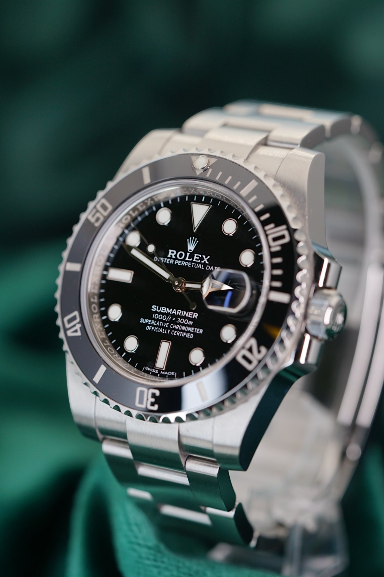 Rolex Submariner Date a Stainless Steel timepiece A stainless steel wristwatch with date and bracelet in Full Seet | 40mm OysterSteel