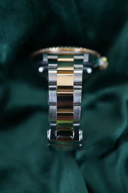 Rolex Submariner Date 16613 Full Set Two-Tone Yellow Gold Black Dial Engraved Rehaut A Neo-Vintage Classic timepiece