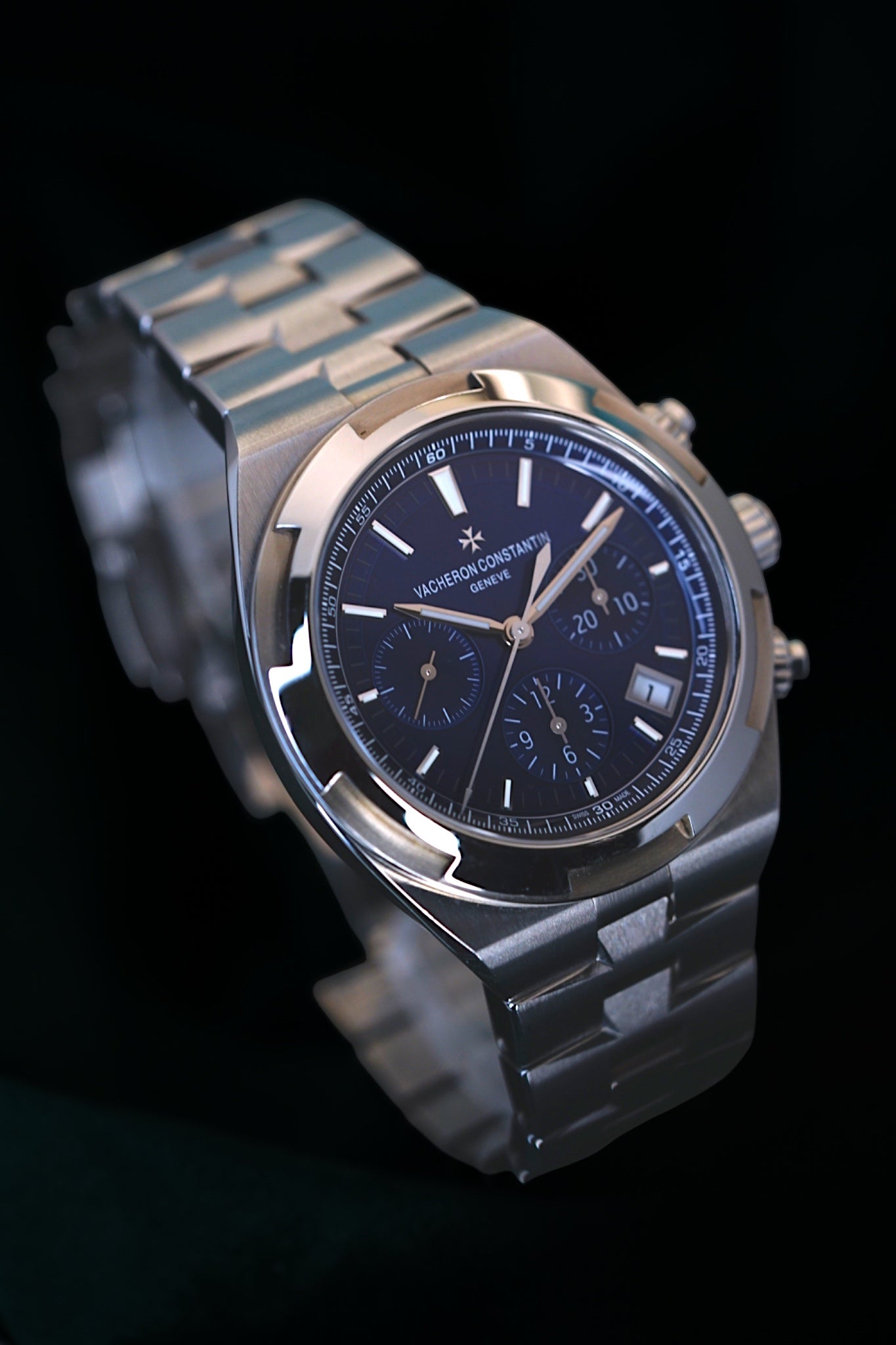 Vacheron Constantin Overseas, Ref. 5500v/110a-b113 | a Rare Complete Set Triple-strap Blue Dial 42.5mm Stainless Steel Automatic Chronograph Sports Watch