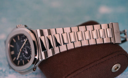 RARE Unpolished Patek Philippe Nautilus Moonphase with Date 5712/1A-001
